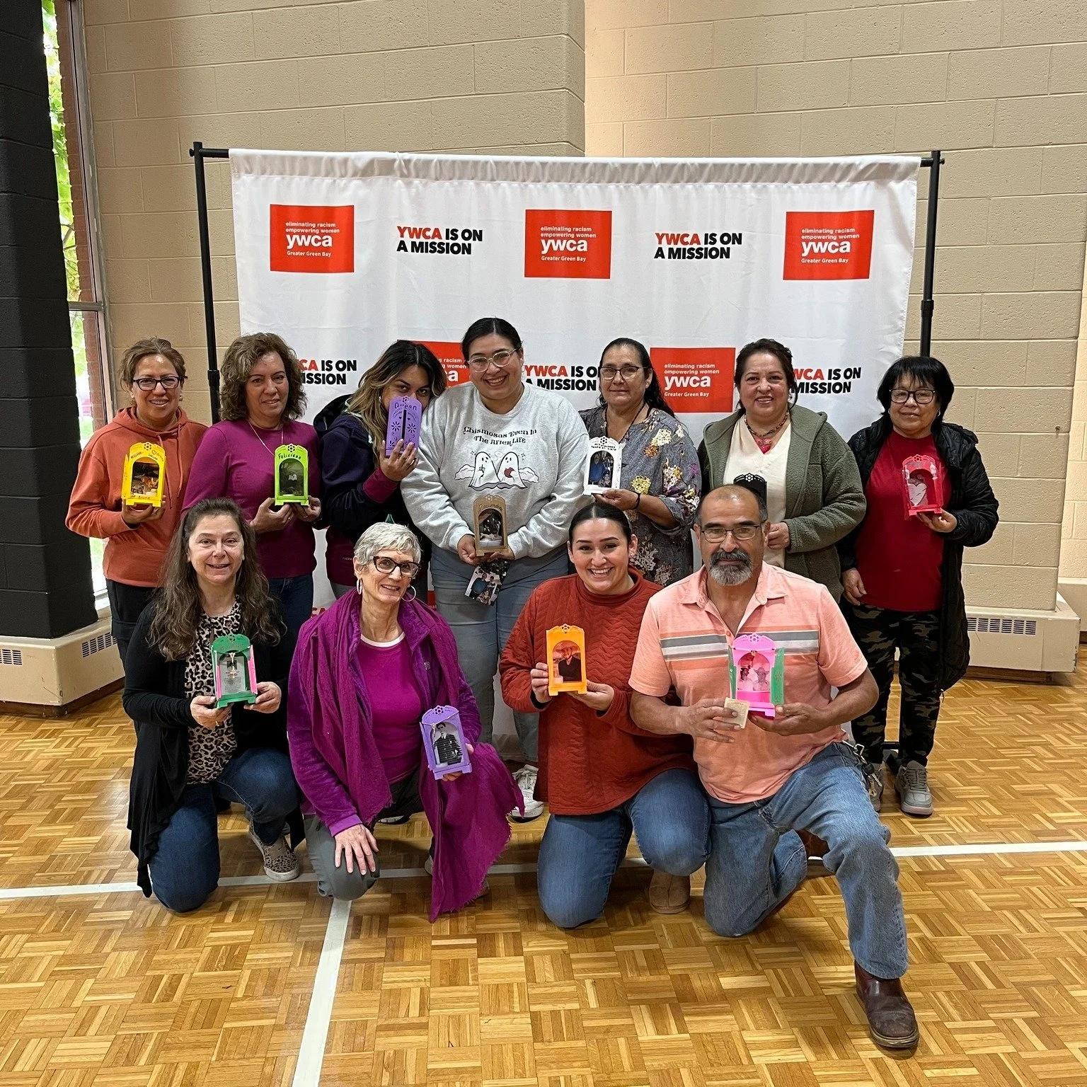 This past weekend, our Comunidades program gathered to celebrate Día de los Muertos by creating mini altares filled with love and memories. It was a day of laughter, warmth, and reflection — a reminder of how deeply our loved ones remain