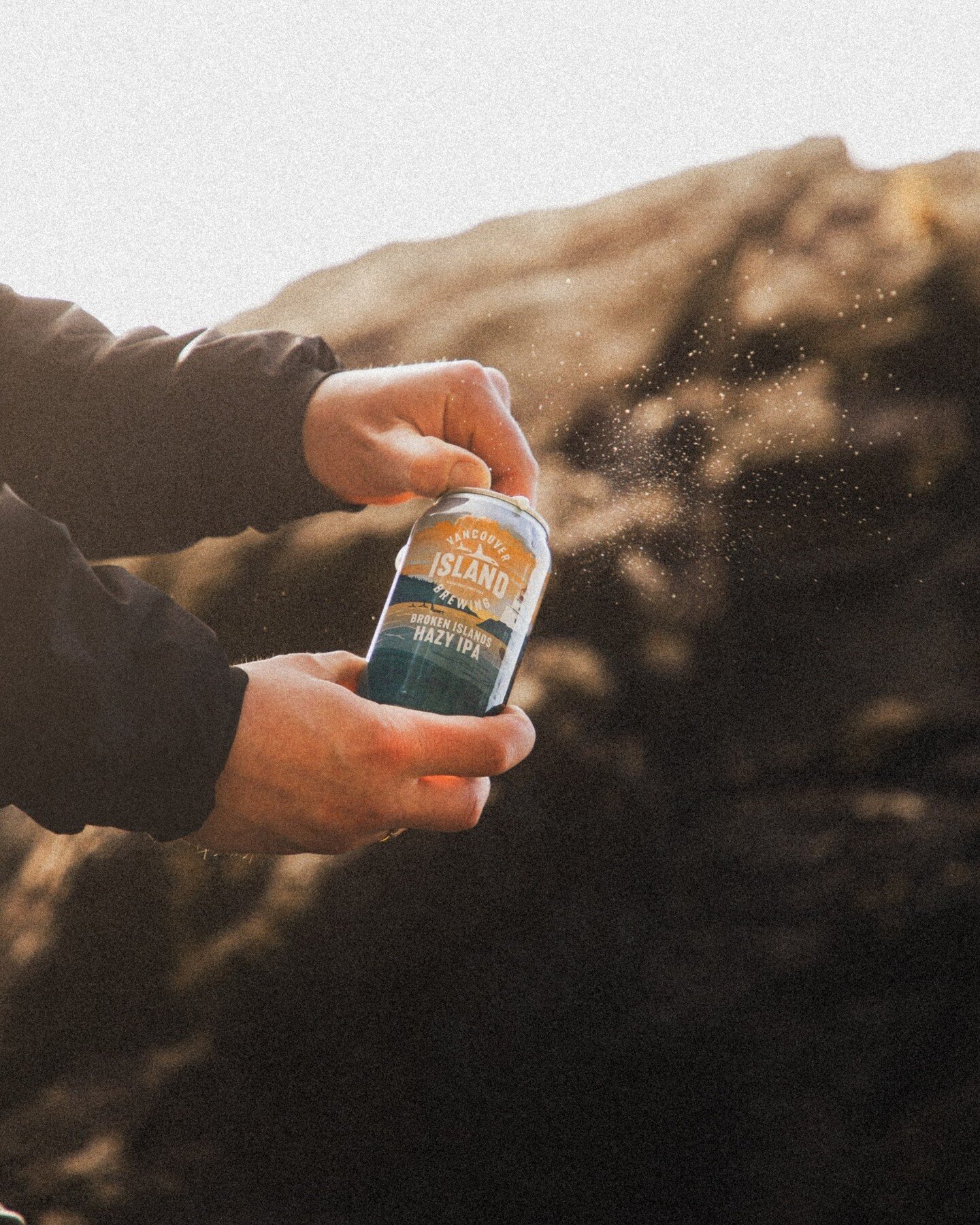 🍺Crack, sip, repeat - sounds like Friday Junior is calling. ⁠
With tropical citrus flavours, a smooth haze, and a bright juicy finish, Broken Islands Hazy IPA is sporting a fresh new look and is ready to start the party early this weekend.⁠
Kick thi