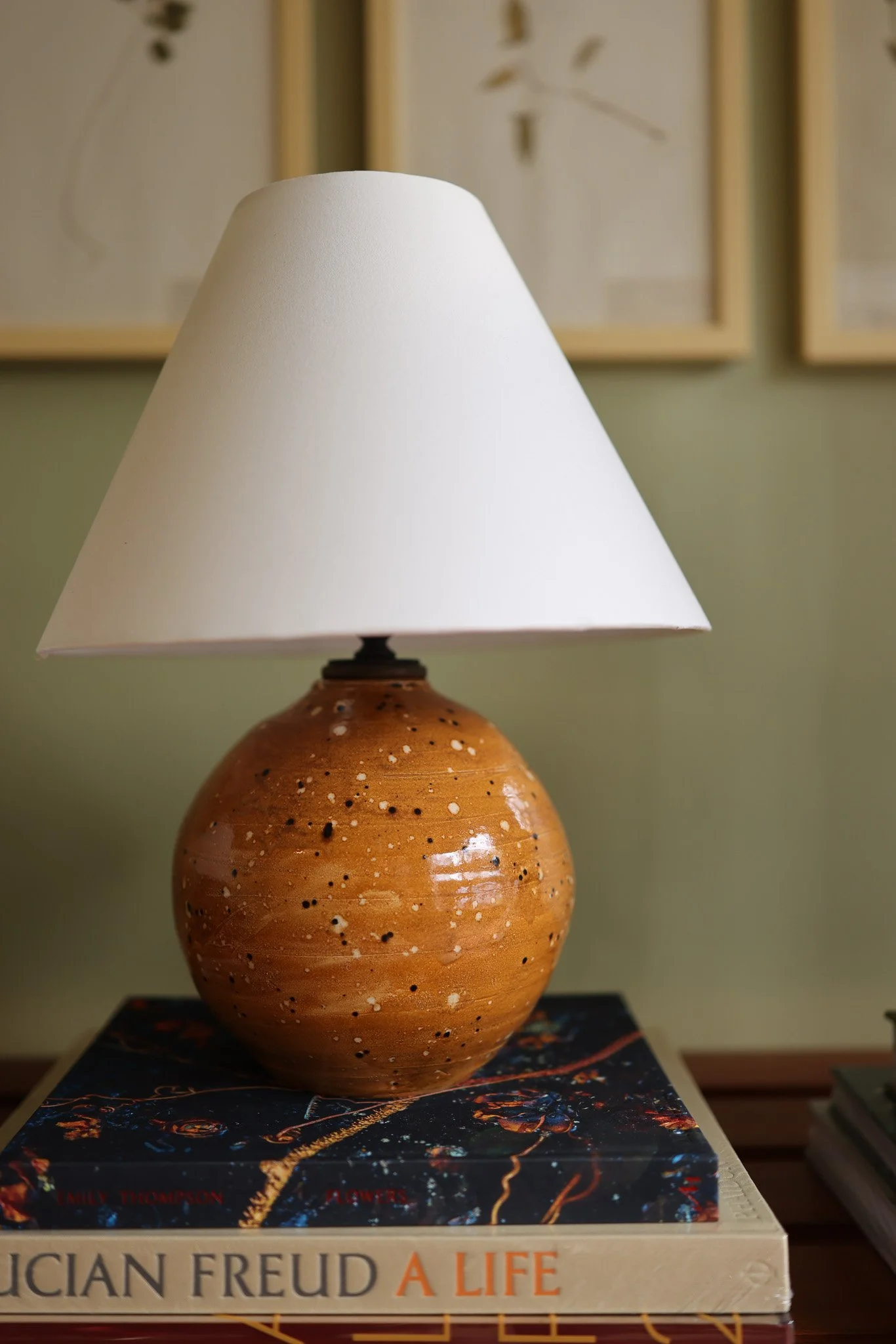 Medium Globe Lamp