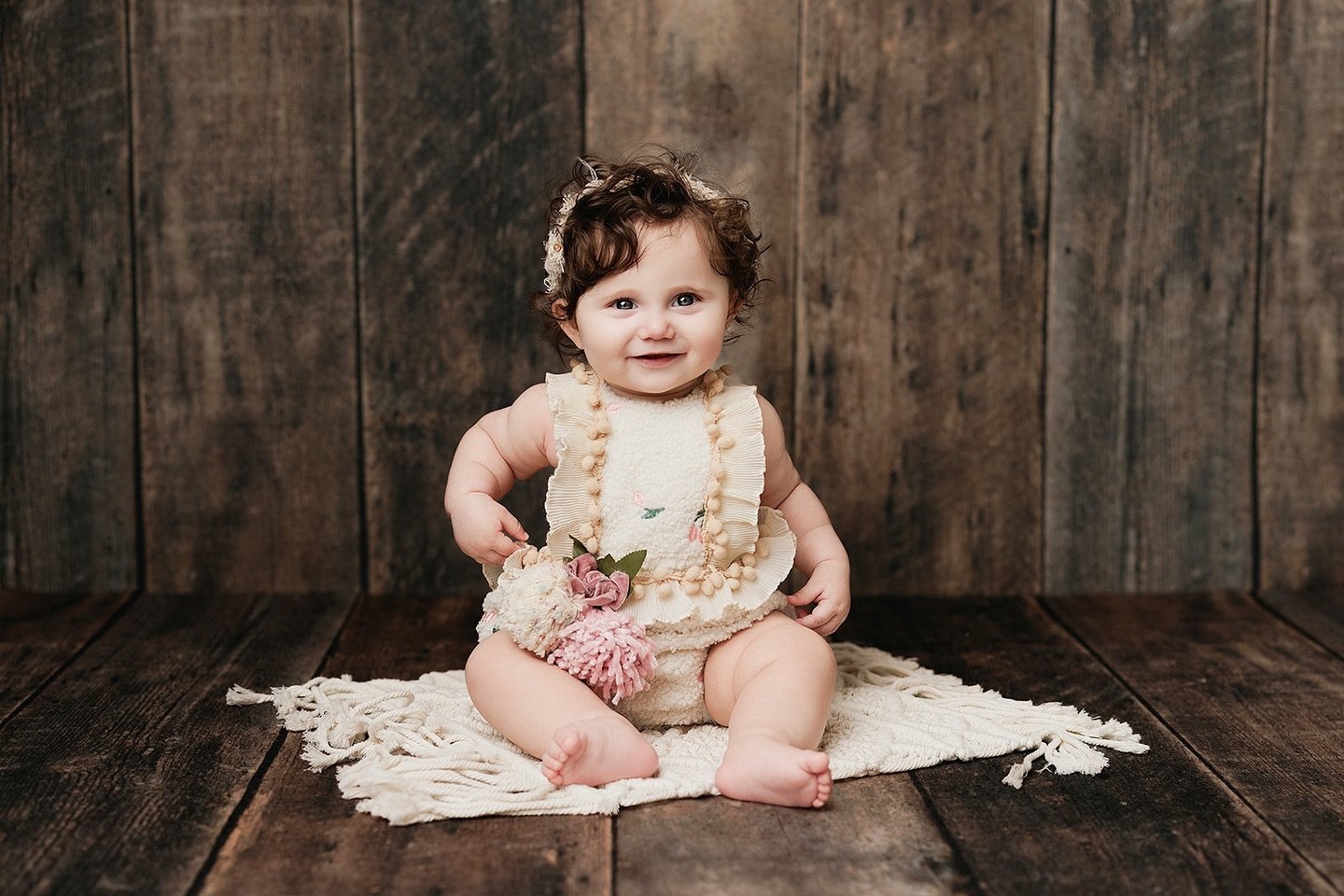 Cutest Sitter Baby Amelia😍😍😍

#sittersession #sitterbaby #dfwfamilyphotographer #babyportrait #cutebaby