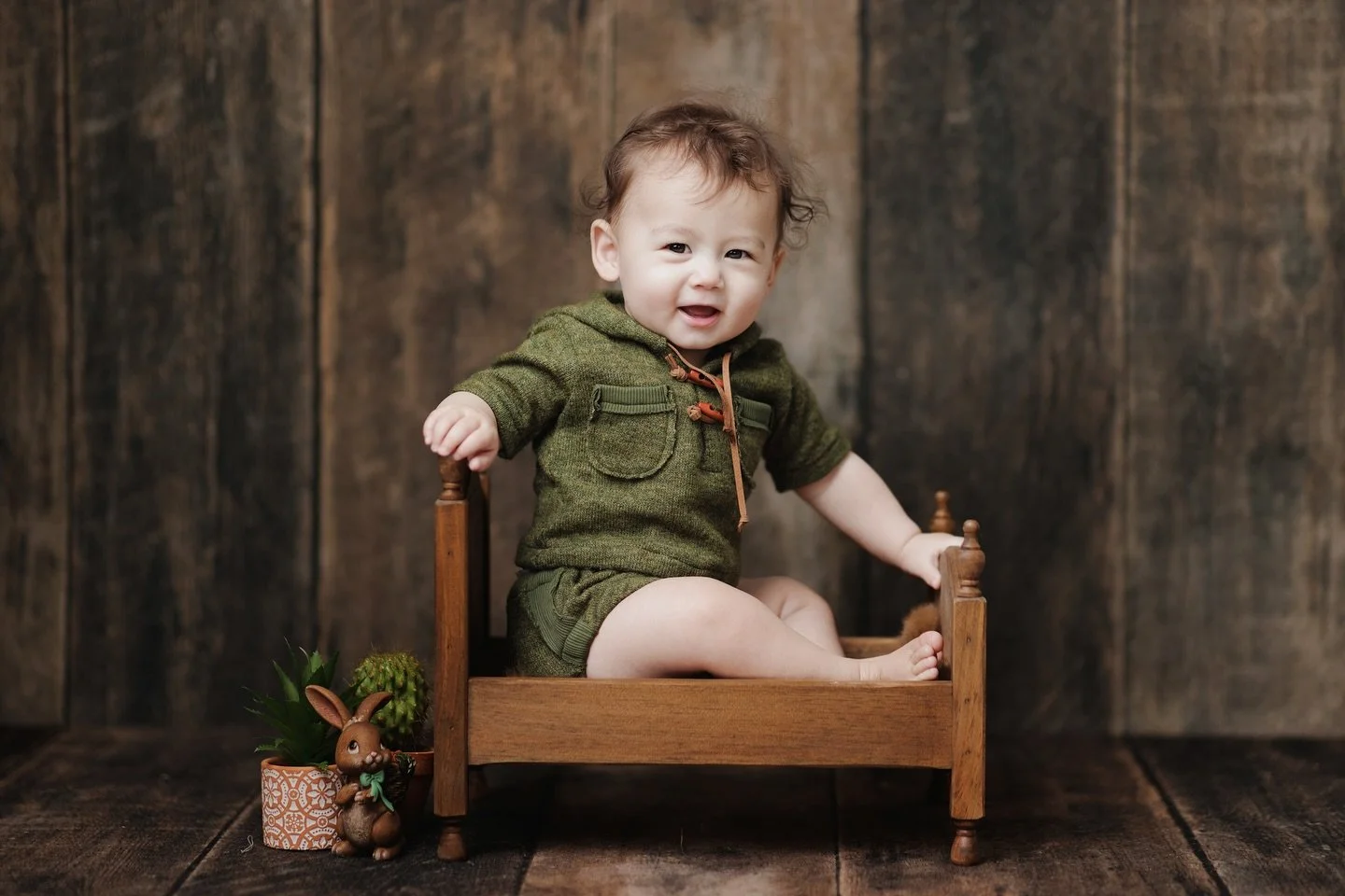🌿 Tiny bed, big smiles 🐰💚

#babyphotography #newbornphotographer #babyphotographer #childphotography #cutebabies #woodlandtheme #babyportraits #babyphotoshoot #babylove #naturalbabyphotography #photographylovers #babyphotoideas #littlemoments #gig
