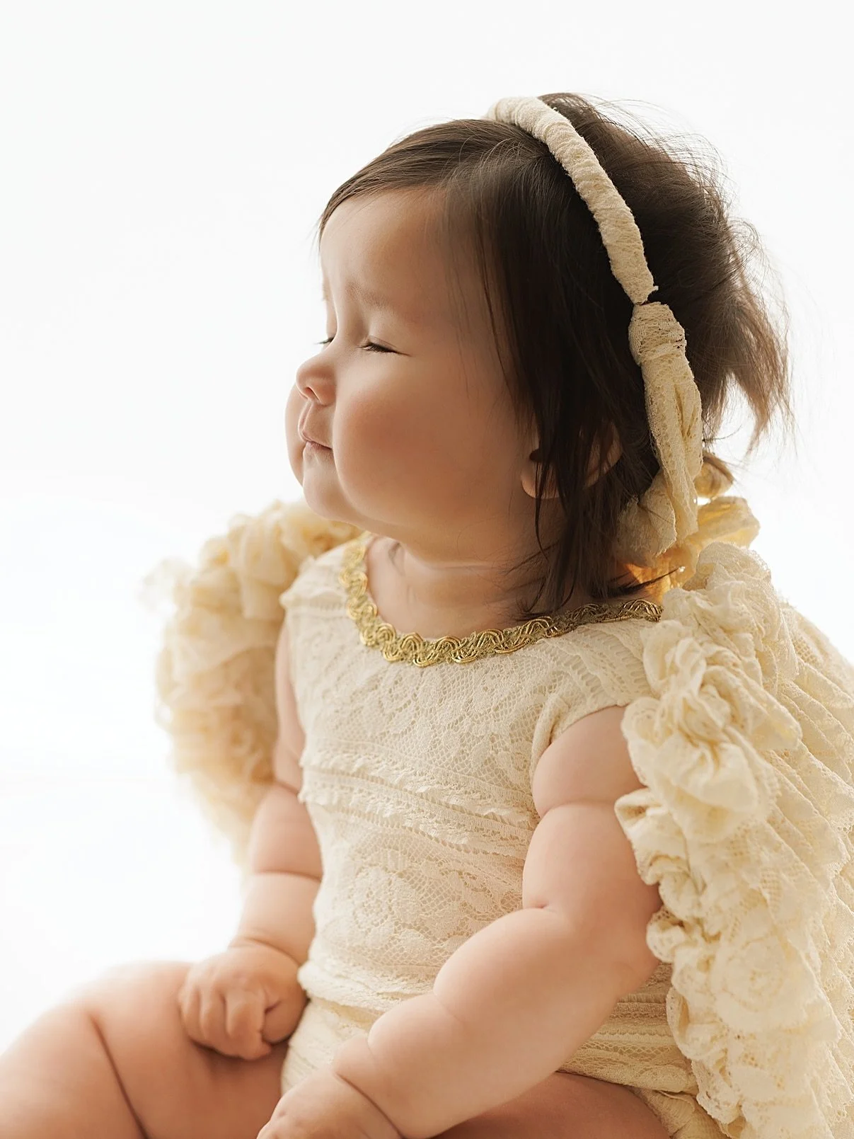 Can not resist those rolls!😇😍😍

	&bull;	#SitterSession
	&bull;	#BabyPhotoshoot
	&bull;	#BabyGirl
	&bull;	#CutestBaby
	&bull;	#BabyModel
	&bull;	#BabyMilestones
	&bull;	#BabyPhotography
	&bull;	#InstaBaby
	&bull;	#BabiesOfInstagram
	&bull;	#Milesto