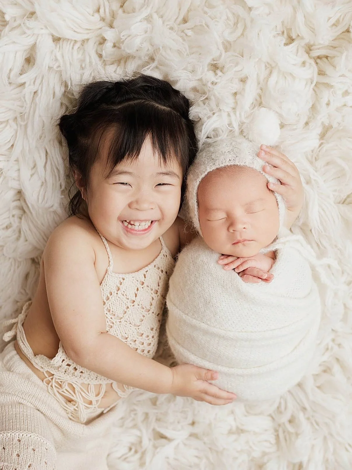 The sweetest sibling moments 🥹💛

Young siblings can be a wild card&mdash;toddlers are unpredictable, full of energy, and rarely sit still. But lately, I&rsquo;ve been so lucky to capture some truly heart-melting sibling shots during my newborn sess