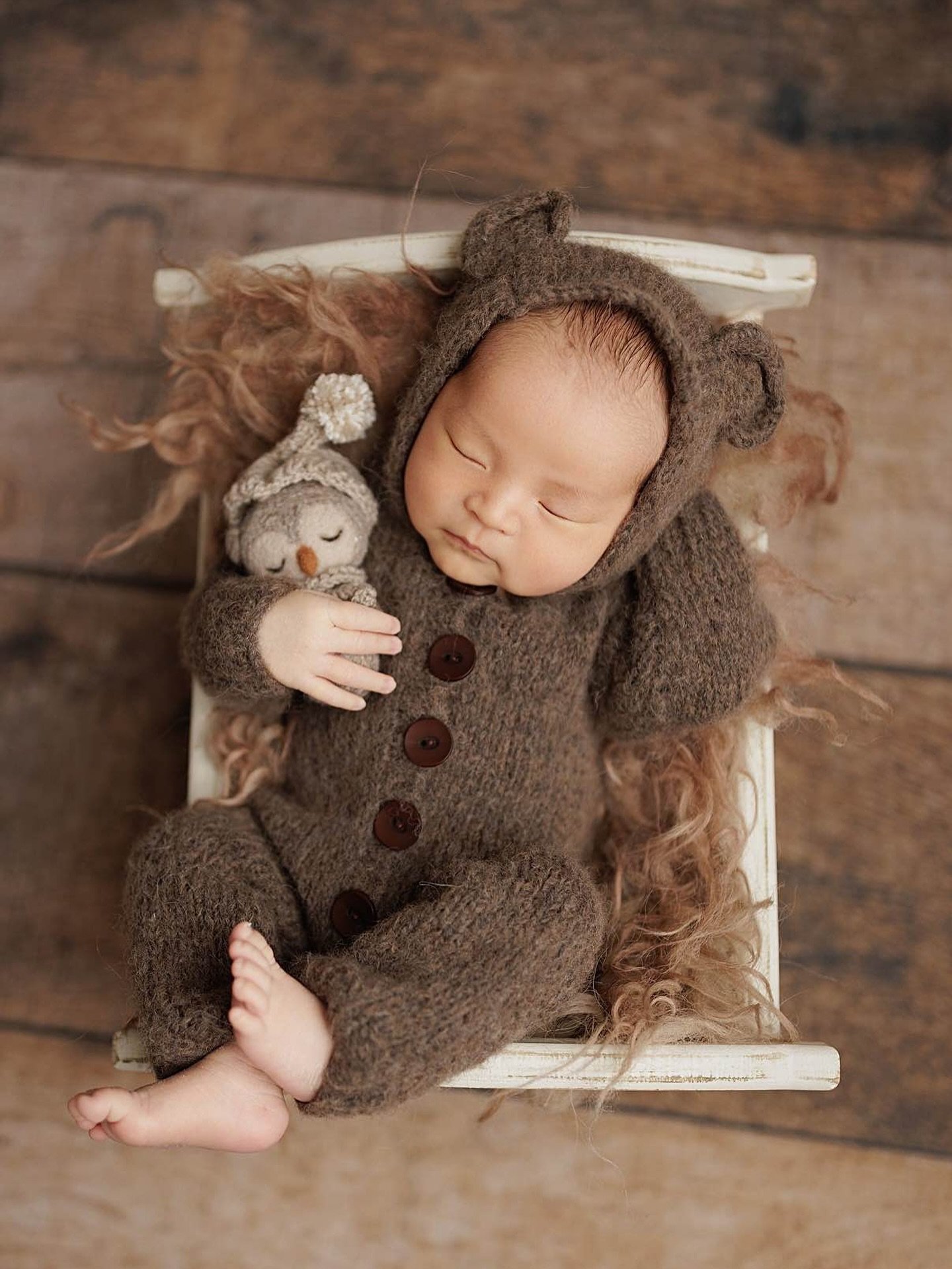 baby bear taking a nap 🤩

#dfwnewbornphotographer #babybear