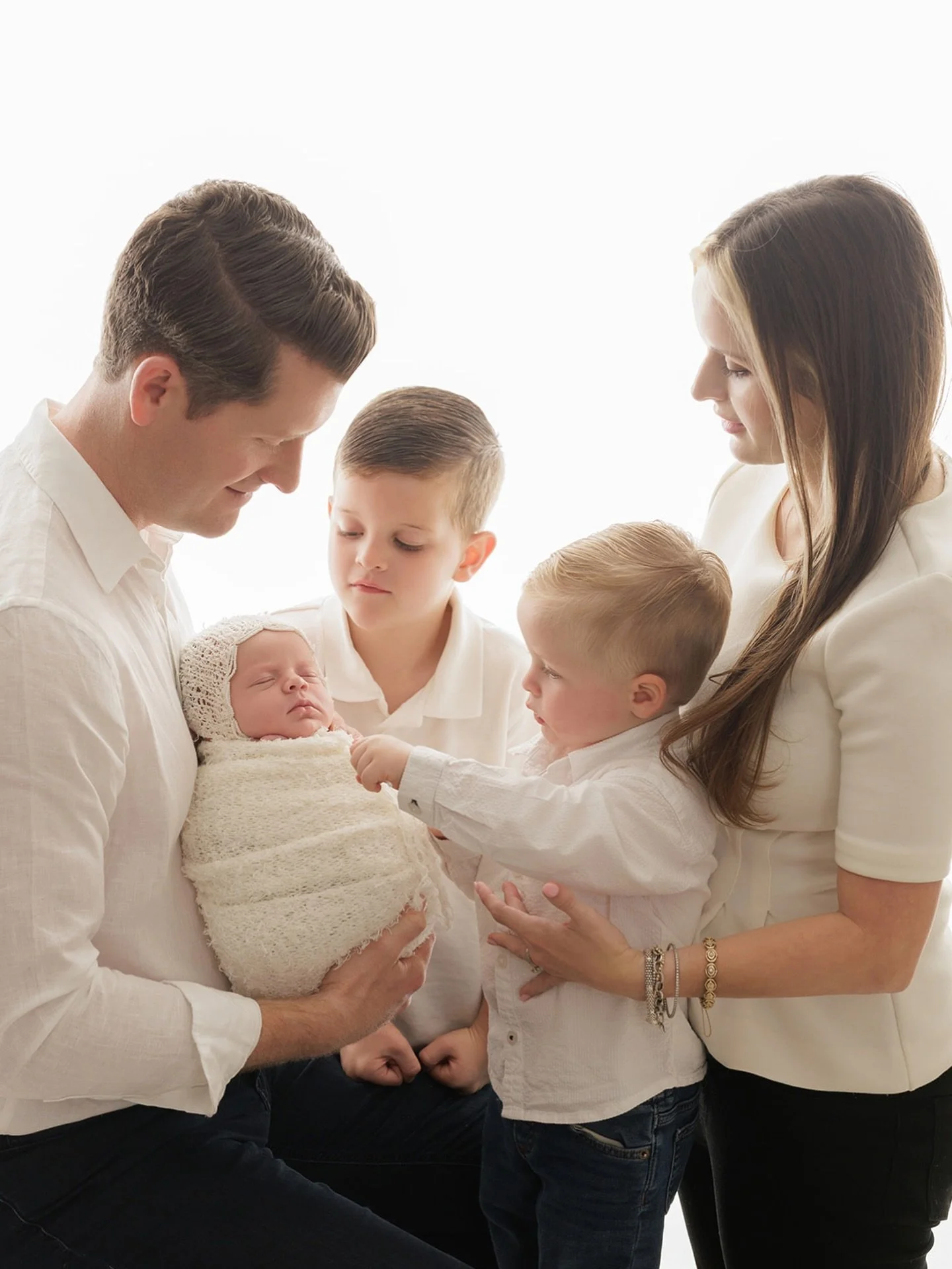 There&rsquo;s something so magical about capturing a family&rsquo;s love in these quiet, tender moments.
The way big brothers lean in, the soft glow of light on a new life- this is why I do what I do. 💛

#familyphotography #newbornphotography #timel