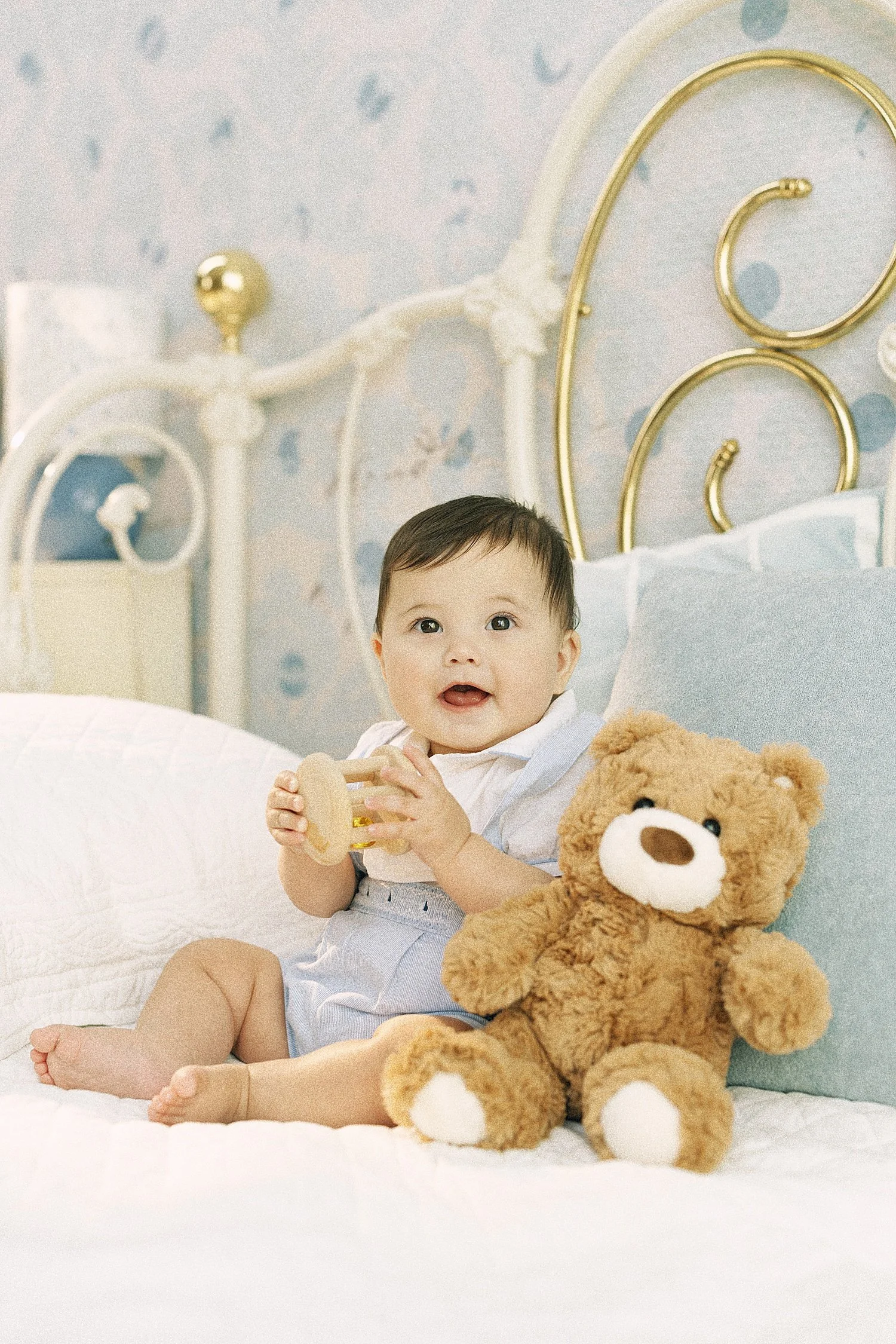 Storybook Bedroom Portraits — A Vintage, Fully Styled Childhood Portrait Experience