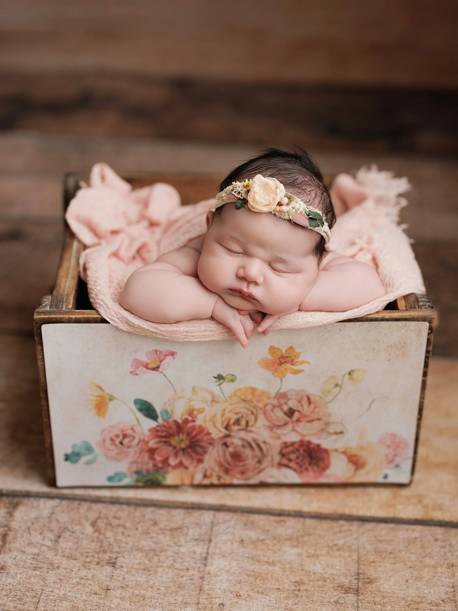Tiny details, sleepy cheeks, and the sweetest little hands. 🌸

There is something so timeless about soft florals and warm, earthy tones for a newborn baby girl. I love how this delicate setup keeps all the attention on her while adding just a touch 
