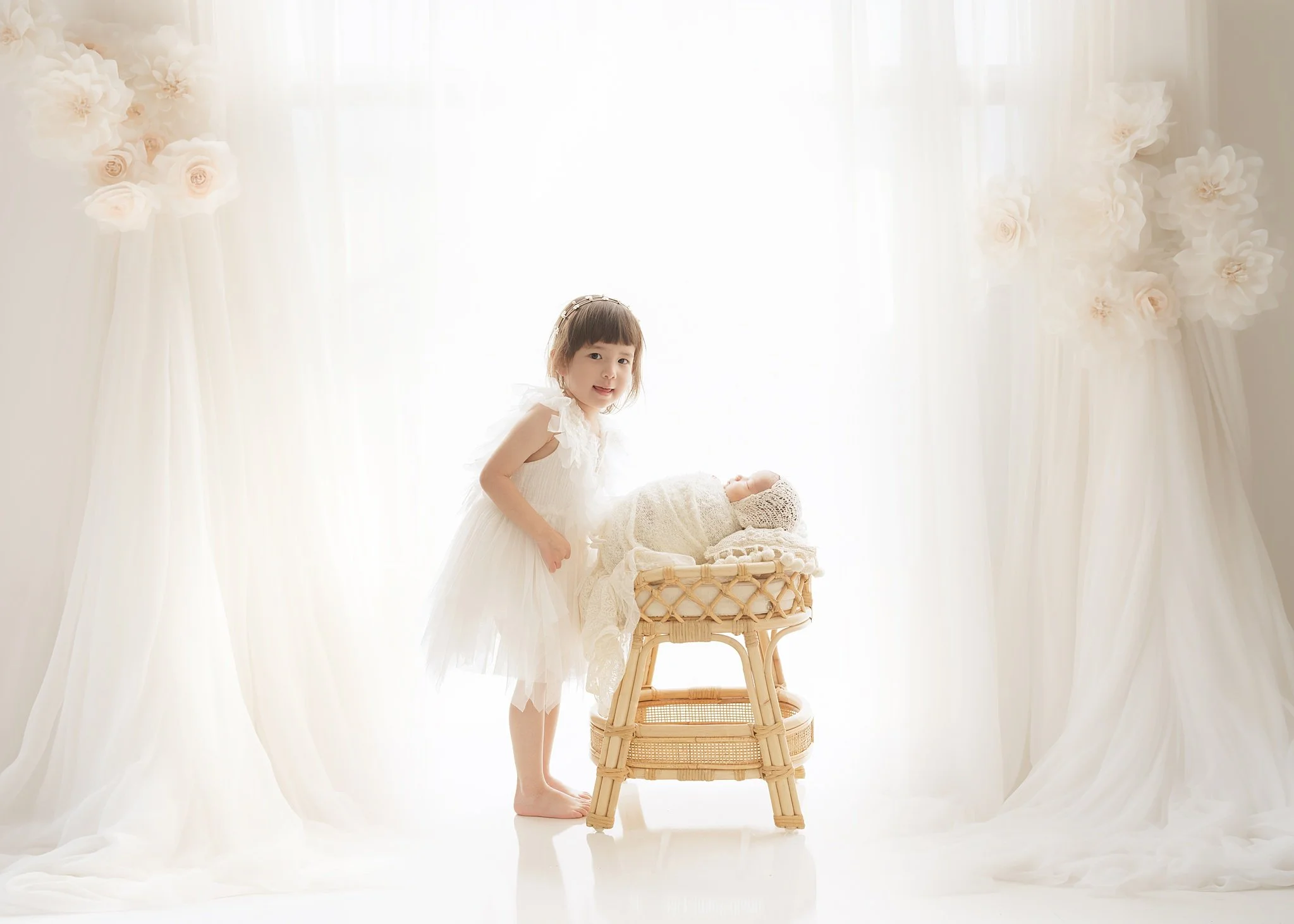 Posed Studio vs. In-Home Newborn Photography: Which Is Right for Your Family? 