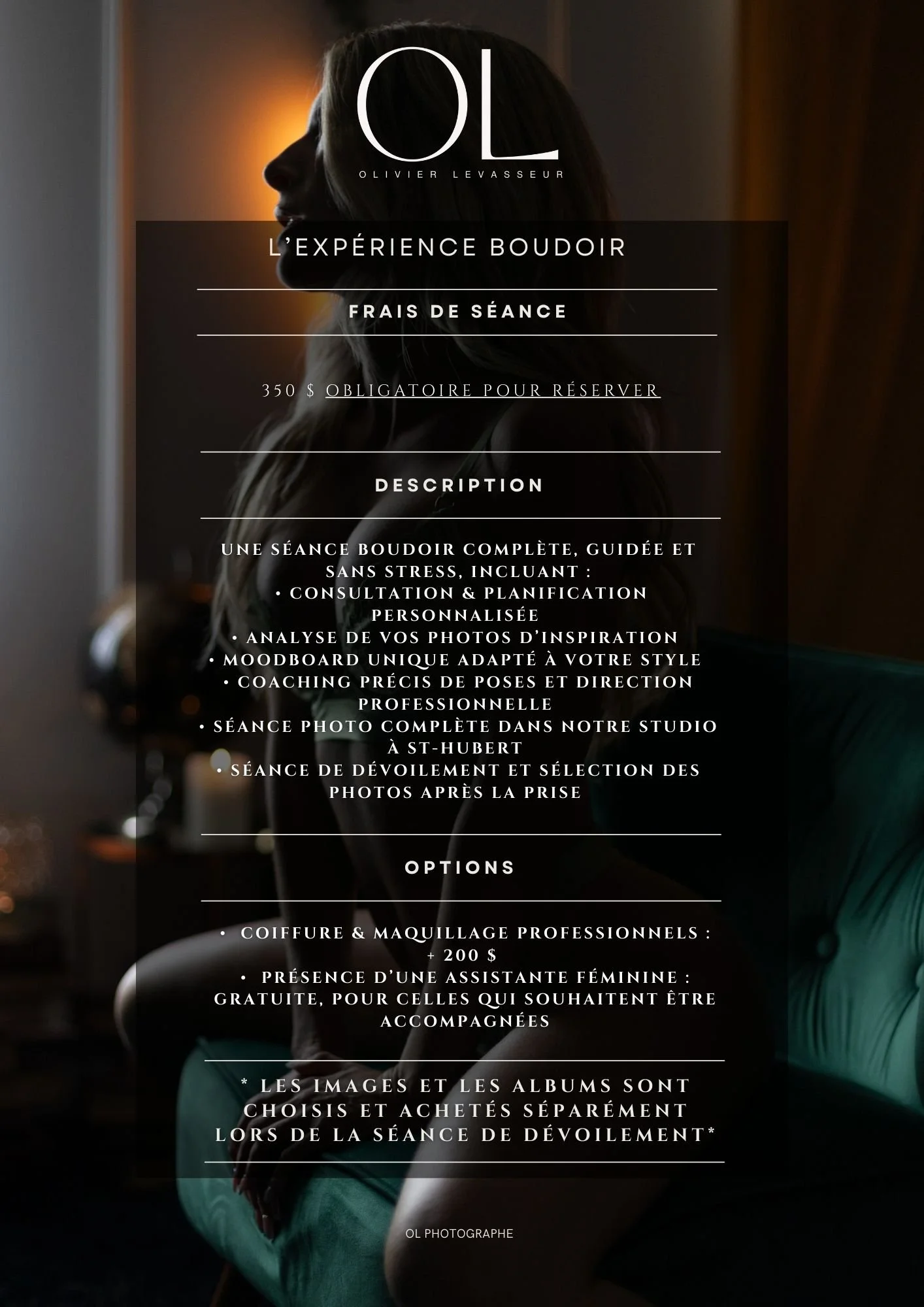 Liste de prix pour une séance photo boudoir avec en arriere plan une séance photo de boudoir avec une femme assise dans un salon tamisé, l'éclairage crée un effet de silhouette. Le texte décrit une expérience de boudoir, ses options et tarifs.