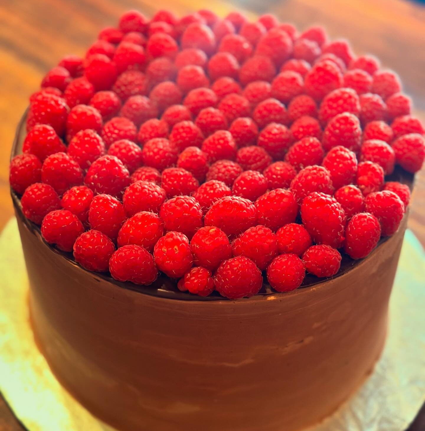 Dark chocolate raspberry truffle &hearts;️ #crushcakes #cake