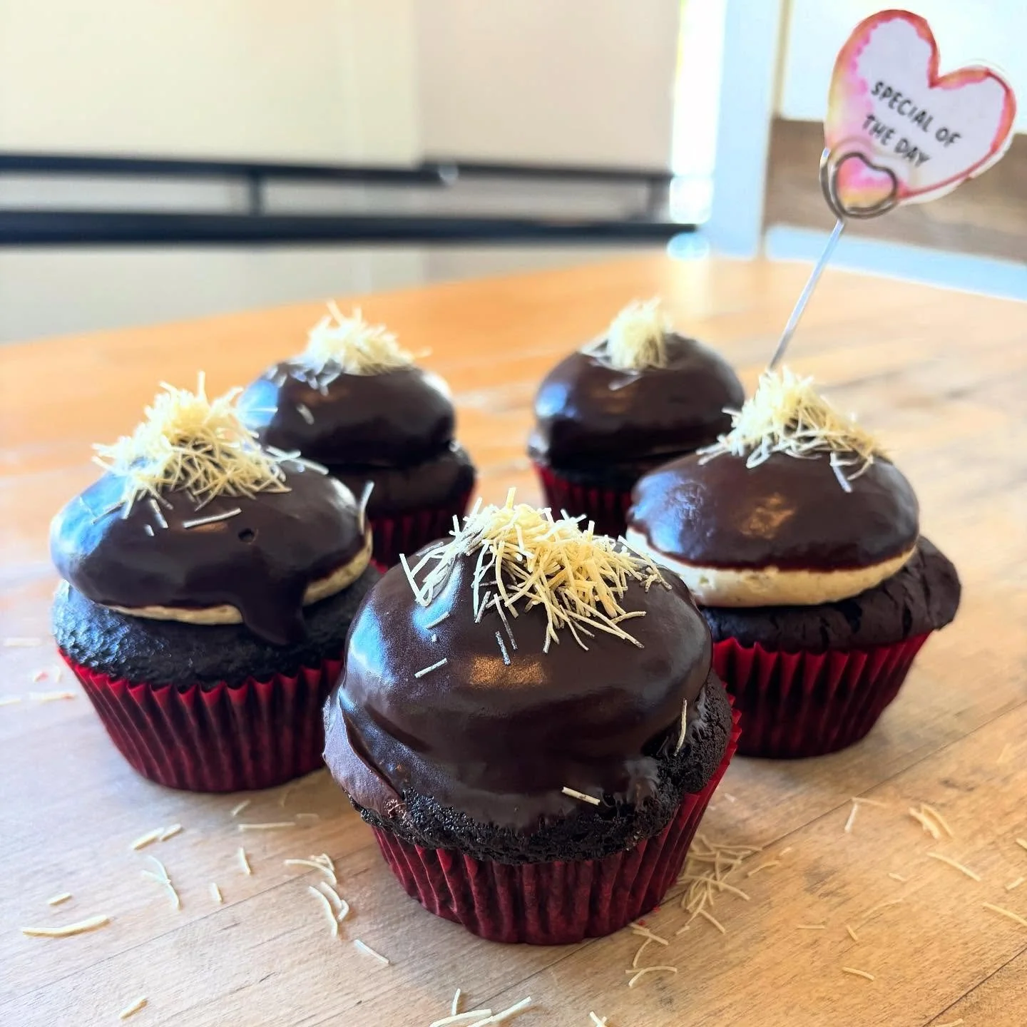 Dubai chocolate cupcakes!!! Sooooooo good!!