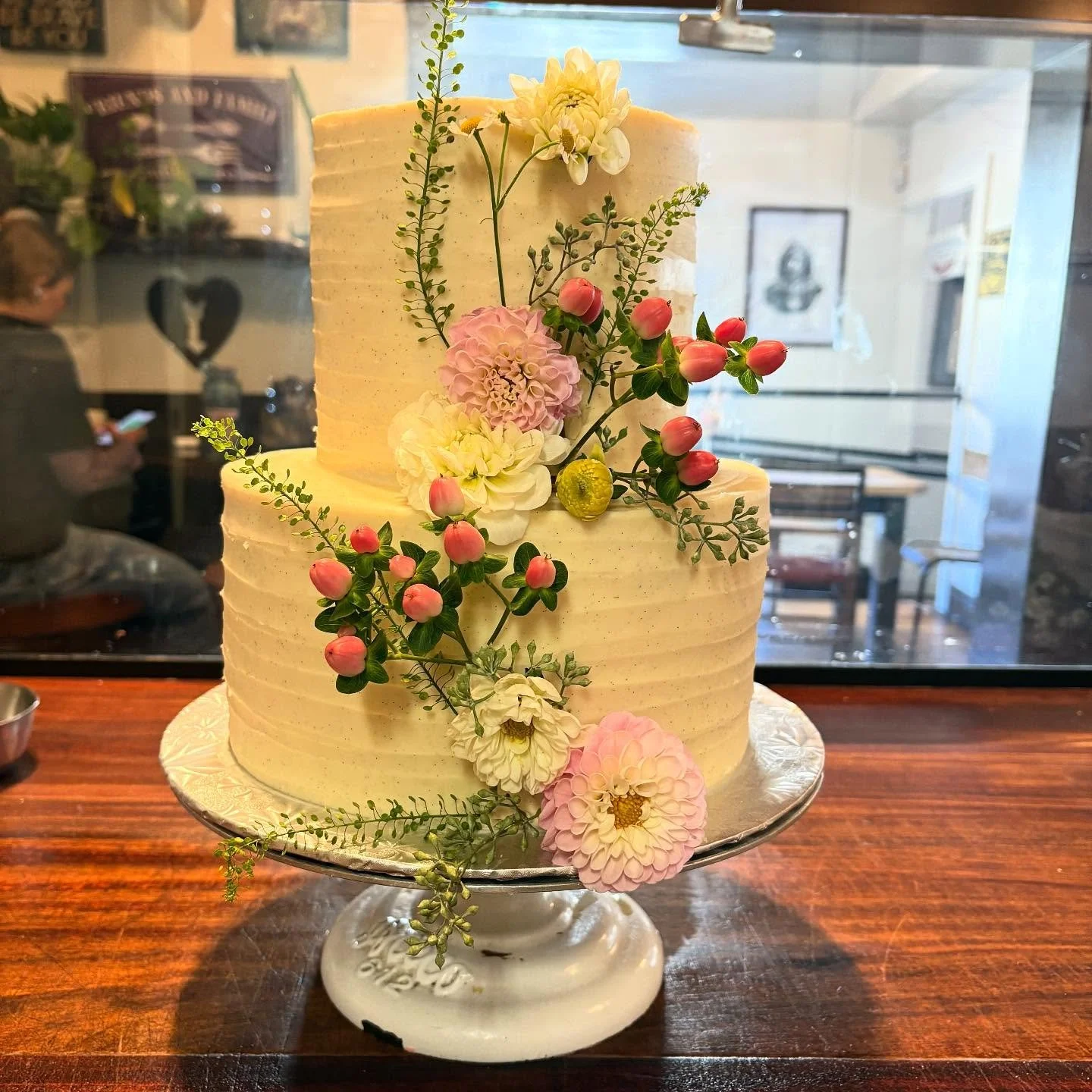 Beautiful wedding cake 🌸