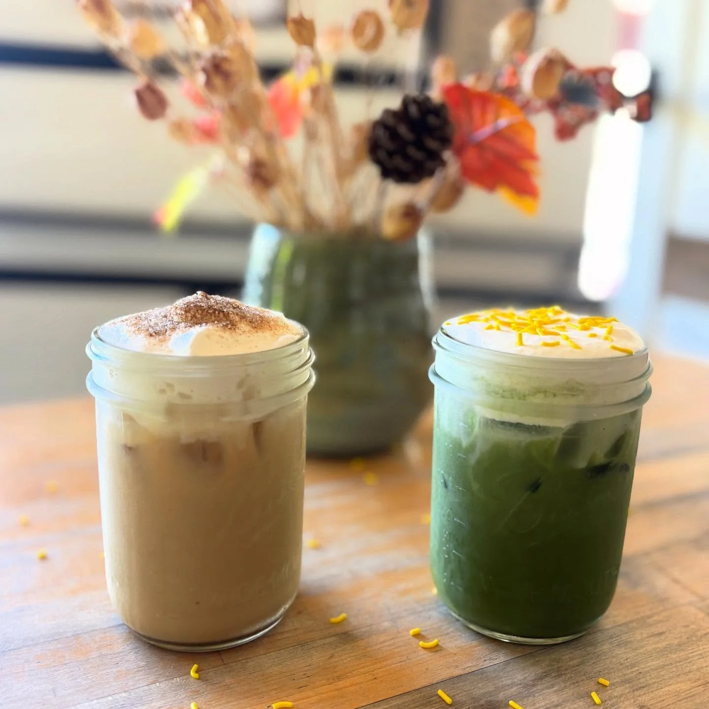 New Fall Drink Drop!!! The Brown Bear Coffee is shaken espresso with cinnamon brown sugar & our Banana Cold Foam iced matcha!! Soooo good 🐻🍁🤎