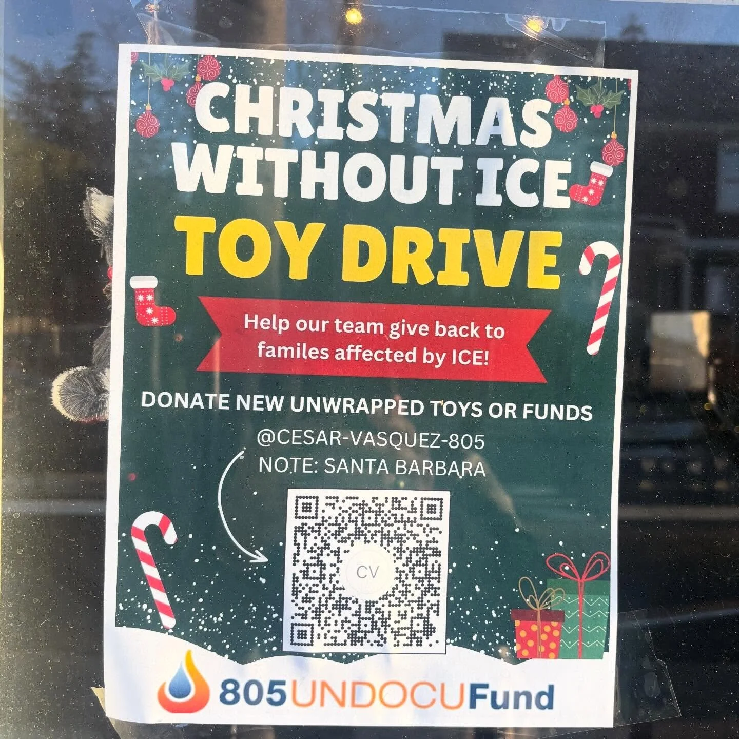 Toy Drive happening now at both Crushcakes locations for families affected by Ice! 🎄🎁 #fuckice #805undocufund