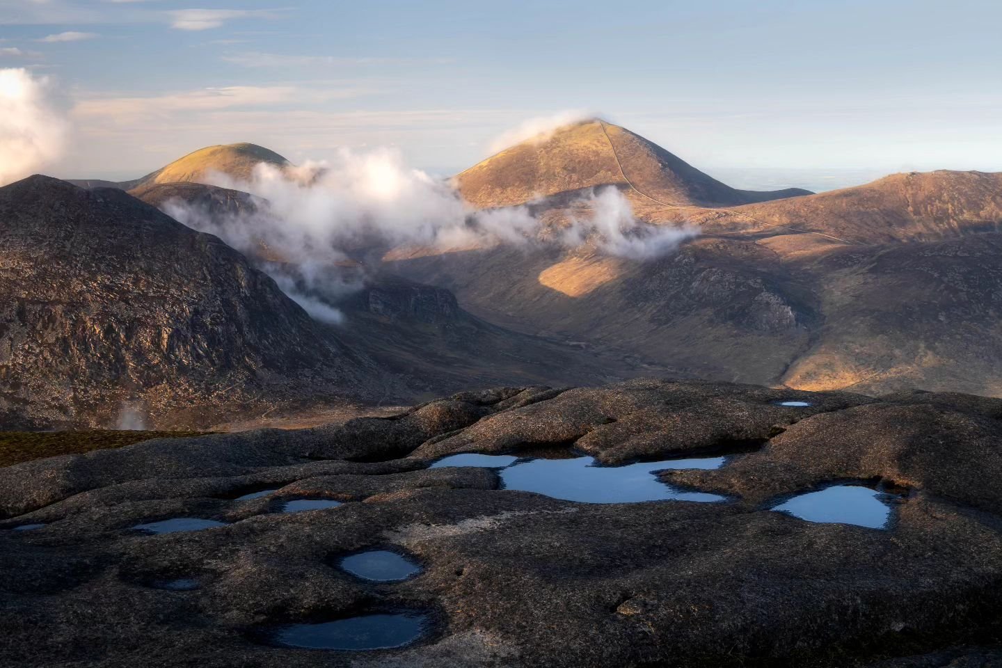 The last few clouds blowing through the Mournes as a class cloud inversion came to an end. No better place fore it. #mournemountains #cloudinversion #mournes