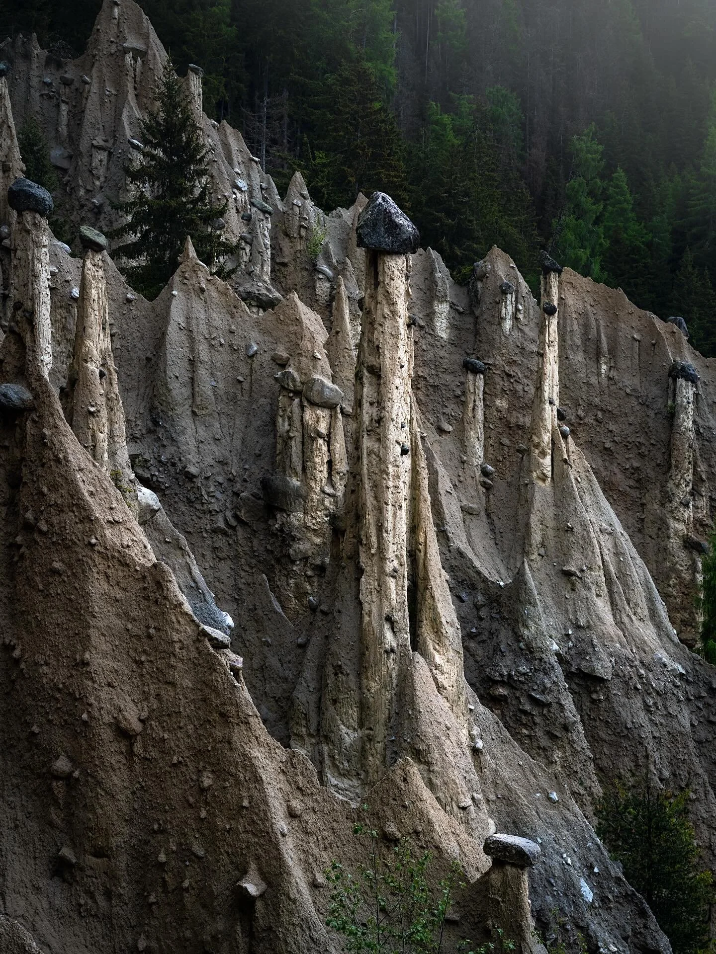 About a year ago I visited the Dolomites. The original plan was Switzerland but the weather forecast for the week was terrible. A last min switch to the Dolomites meant the weather was a bit better. The first day was still rainy and low cloud, not id
