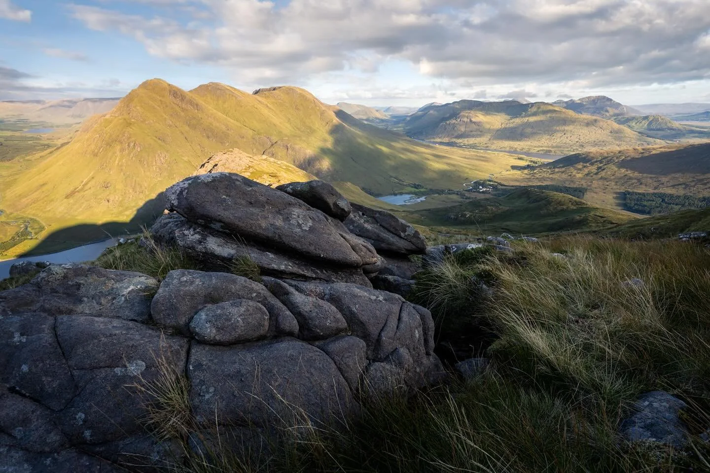 Some lovely dappled light over Connemara. This is is my favourite type of light, particularly in Connemara because it gives you the best of both light and shadow 🙌 loves_ireland #instaireland #inspireland #insta_ireland #wanderireland #tourismirelan