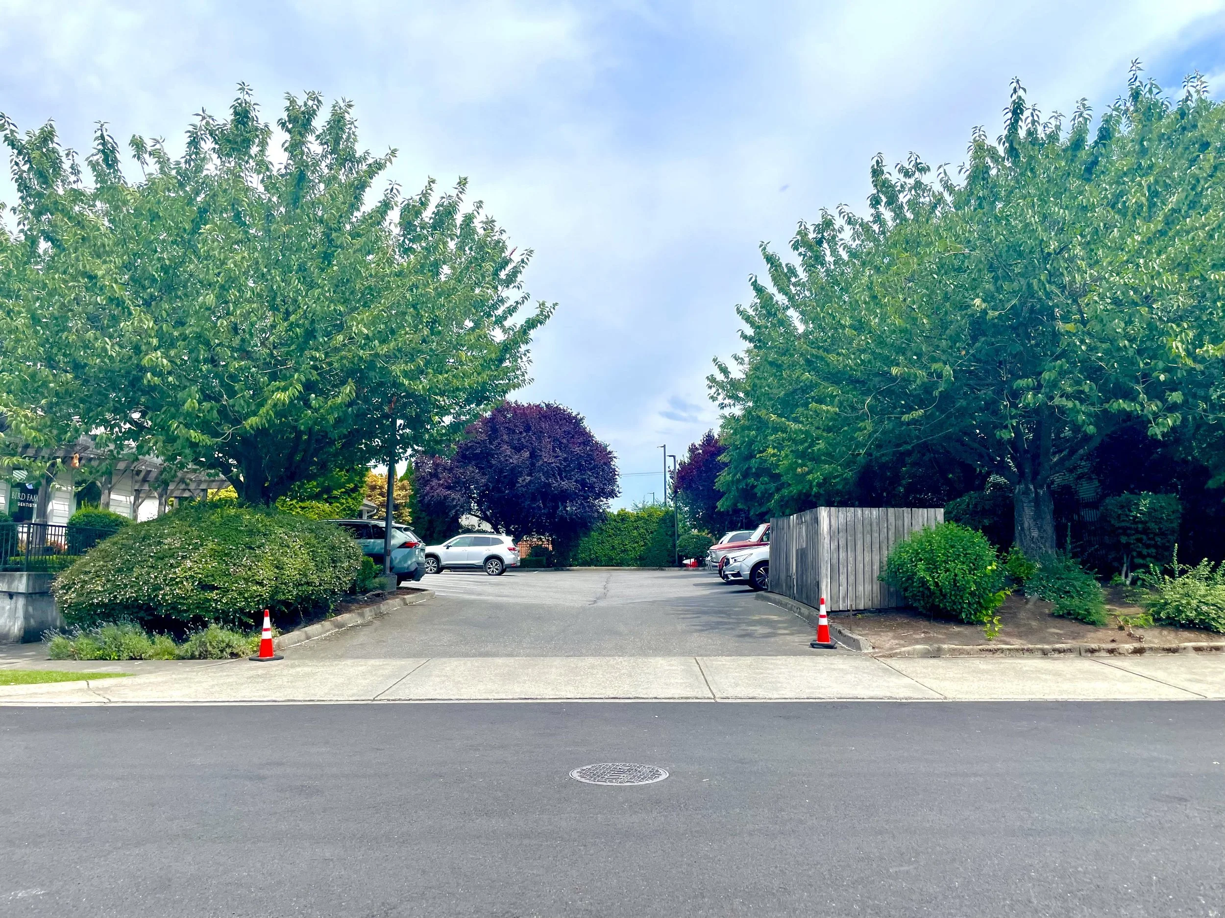 Entrance to our free private parking lot, surrounded by trees, accessible spots with ease for pregnant or handicap parking, strollers, postpartum women with babies, letting patients feel safe coming to to pelvic floor PT.