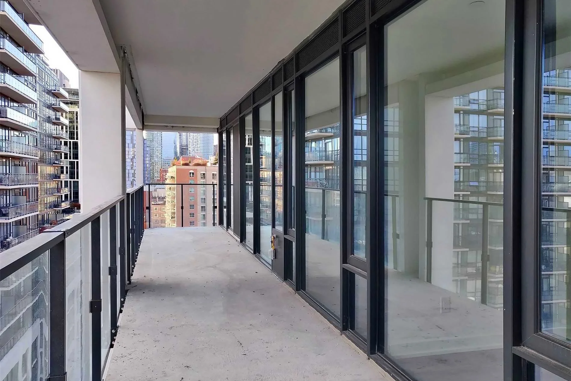 17 55 Ontario St 1208.jpg