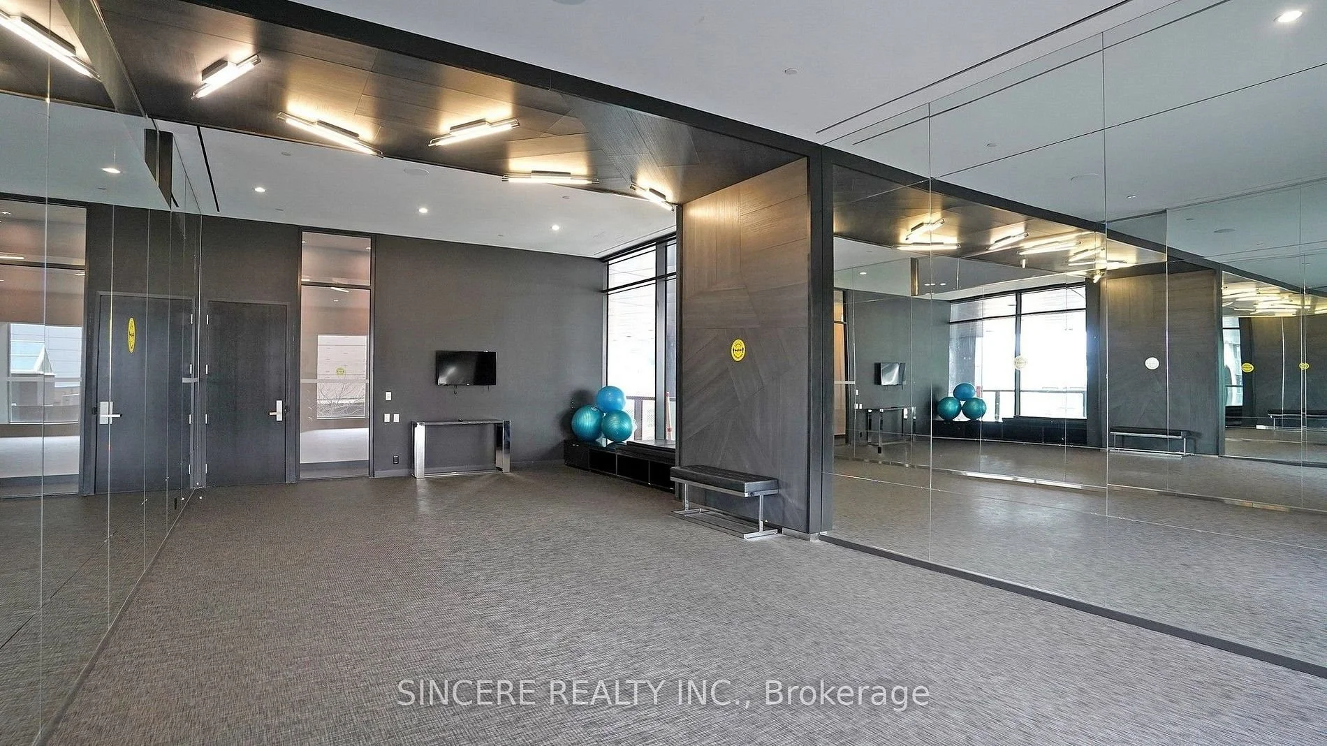 125 Peter St 1811 C12470307_32.jpg