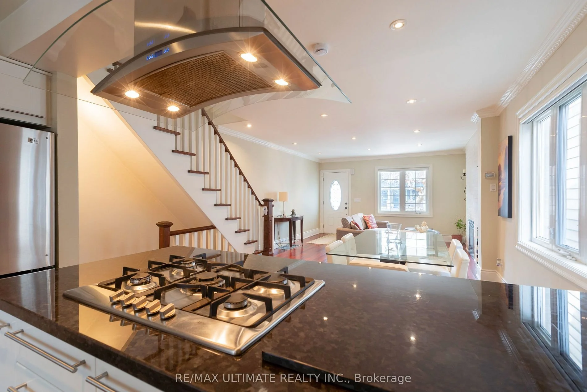 116 Ascot Ave W12945876_15.jpg