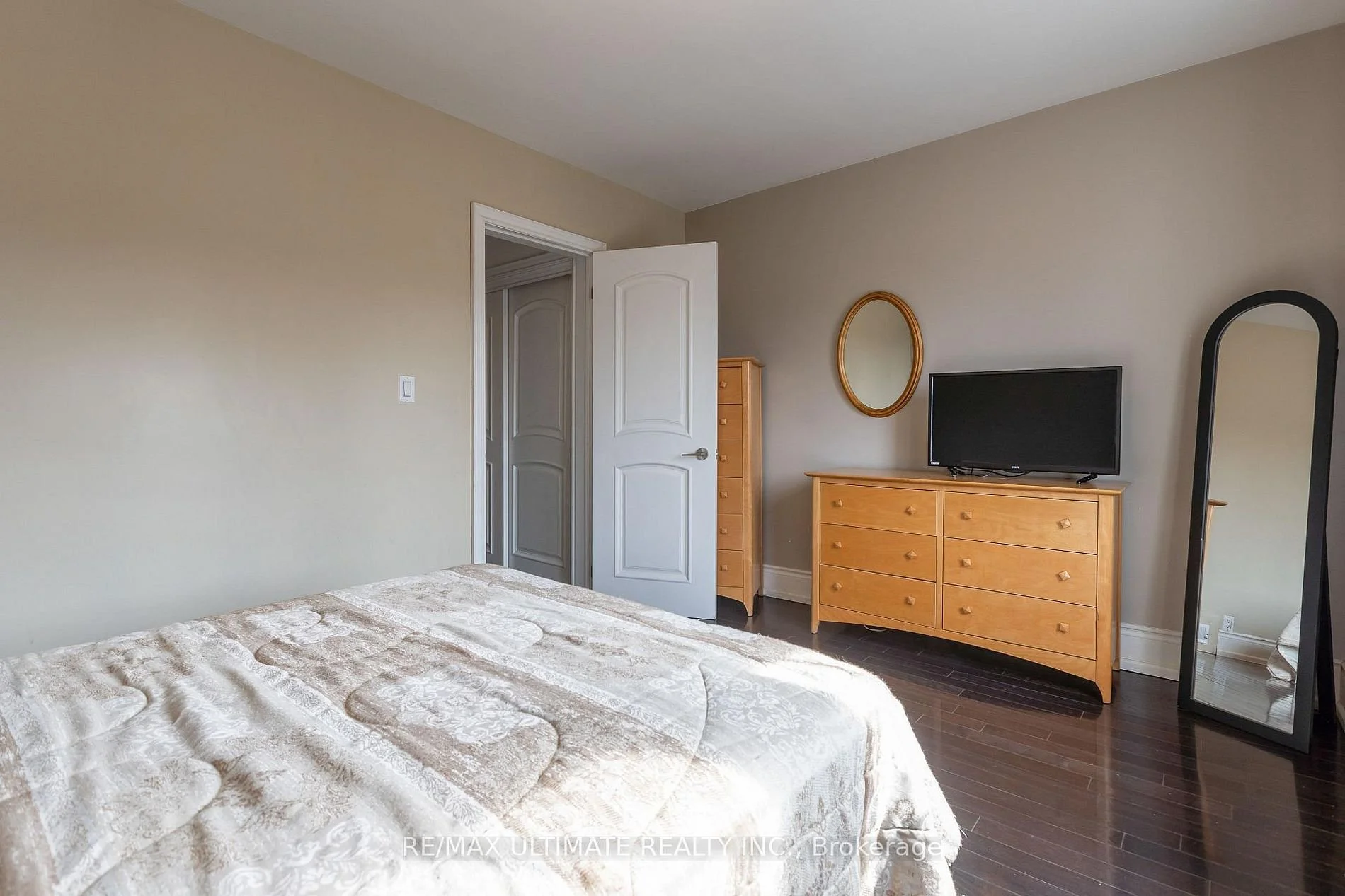 116 Ascot Ave W12945876_24.jpg