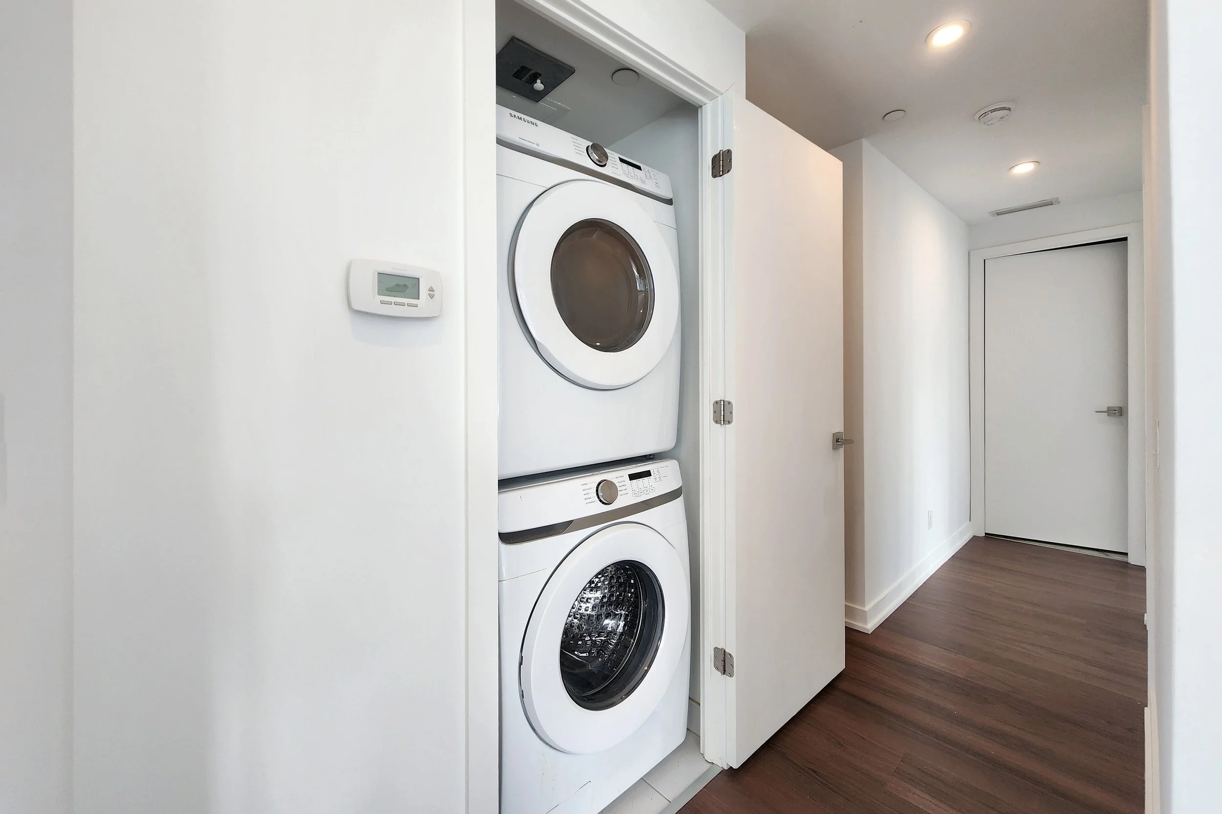 15 55 Ontario St 1208.jpg