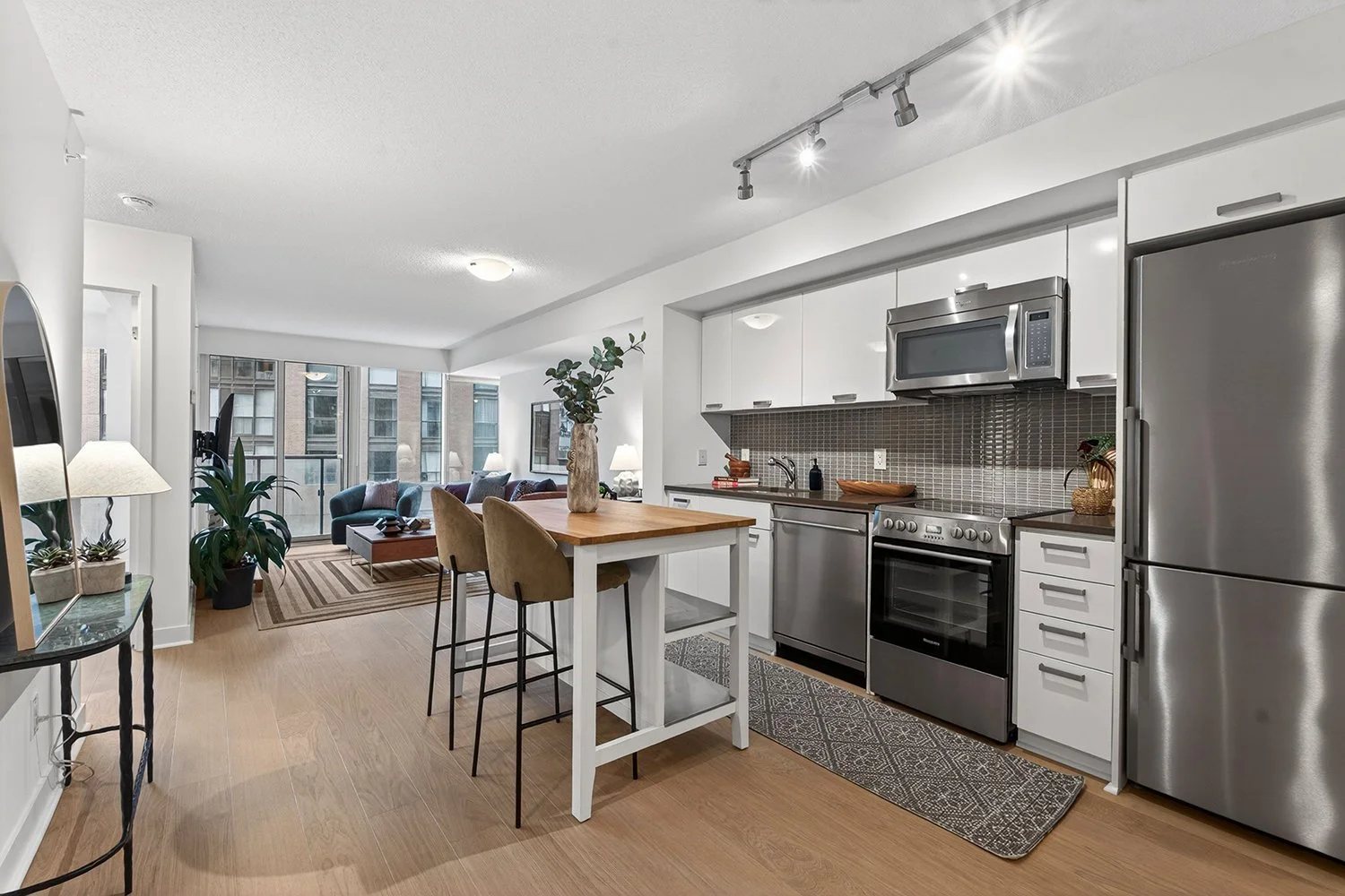 295_adelaide_street_west_306-04.jpg