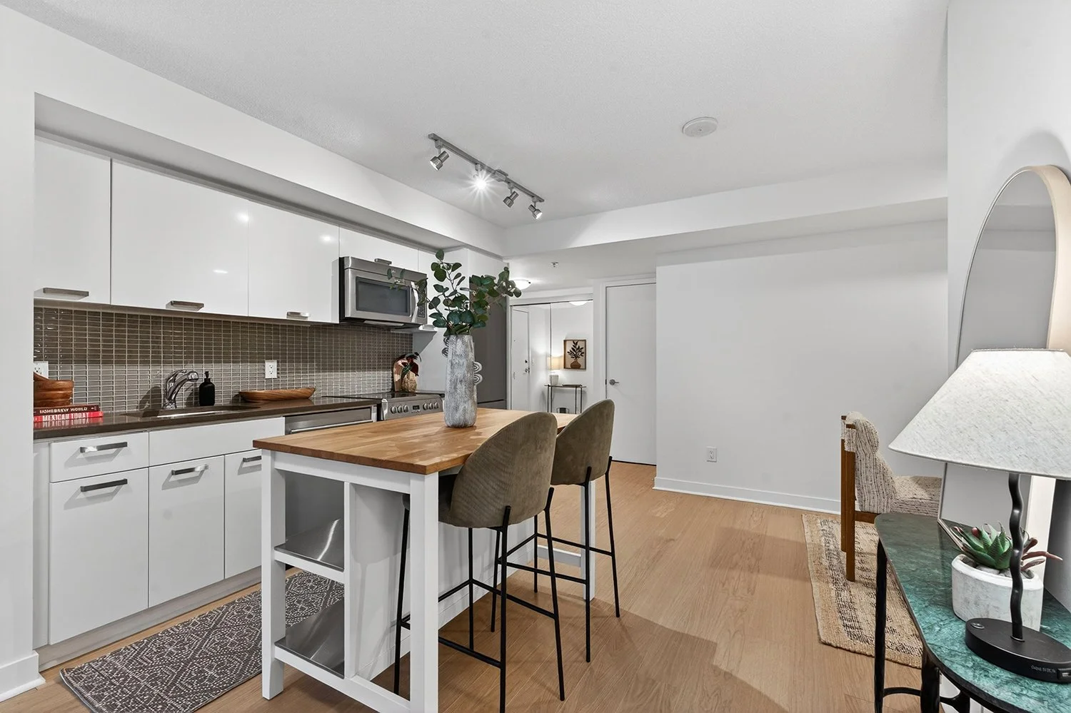295_adelaide_street_west_306-07.jpg