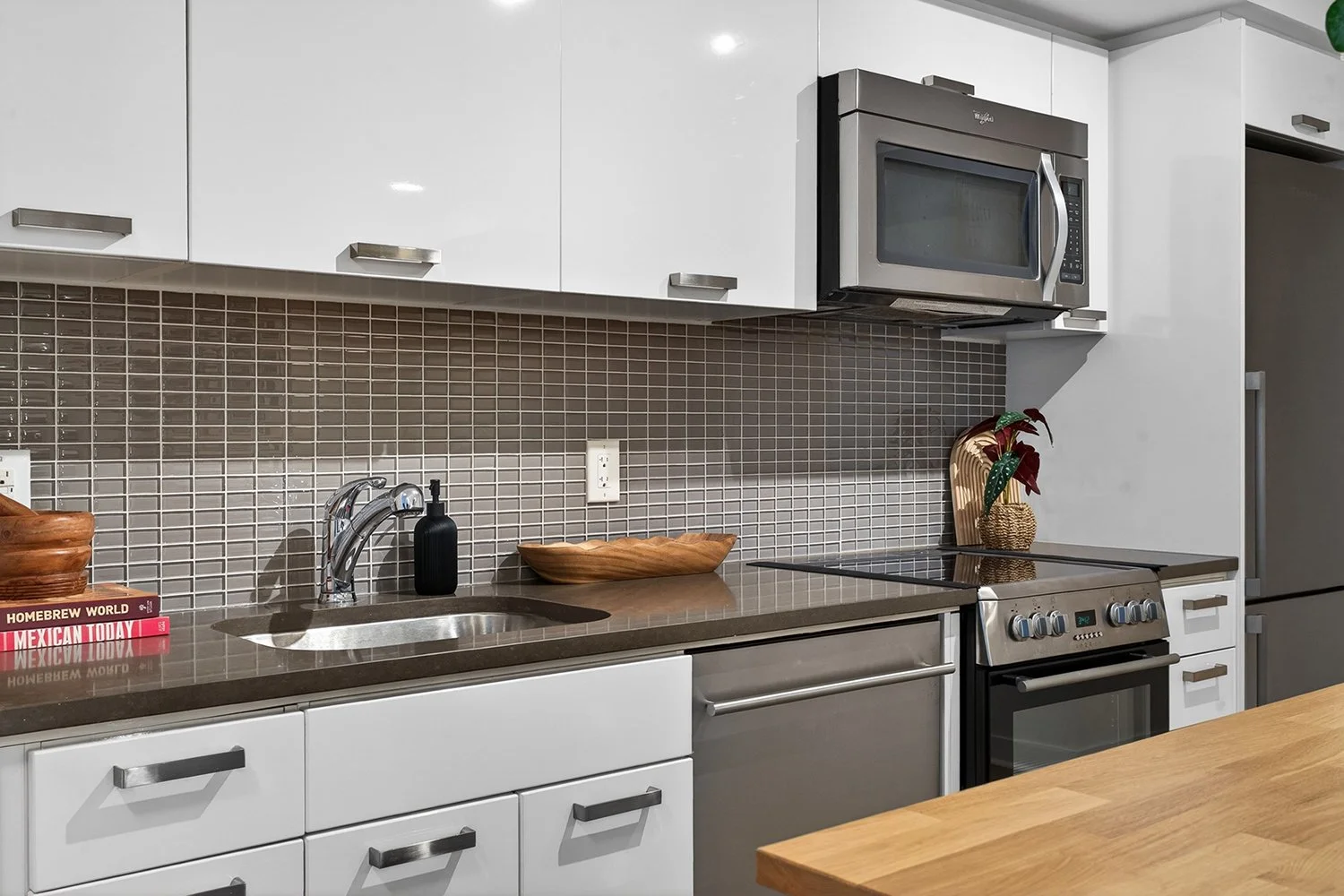 295_adelaide_street_west_306-08.jpg