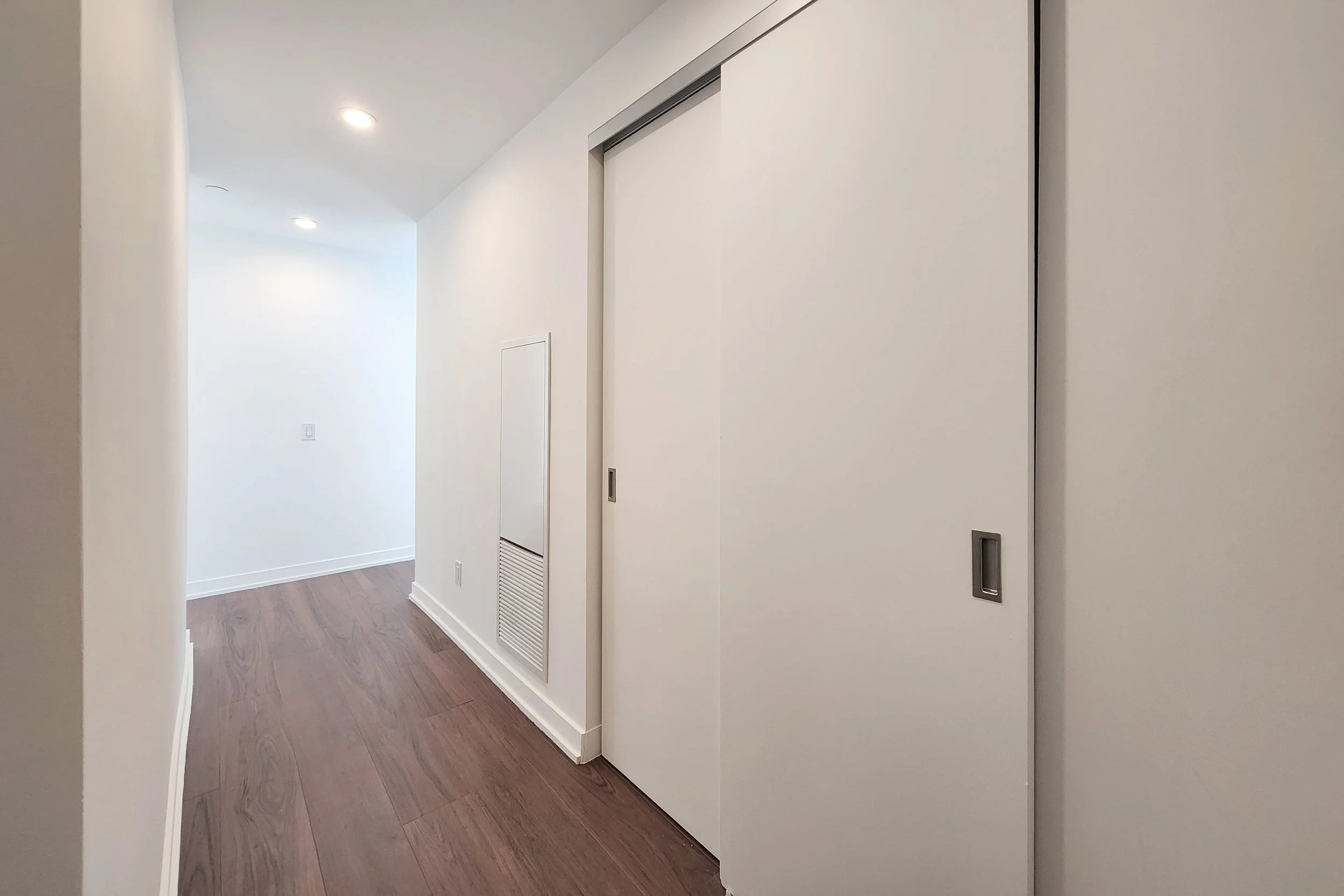 17 55 Ontario St 1208.jpg