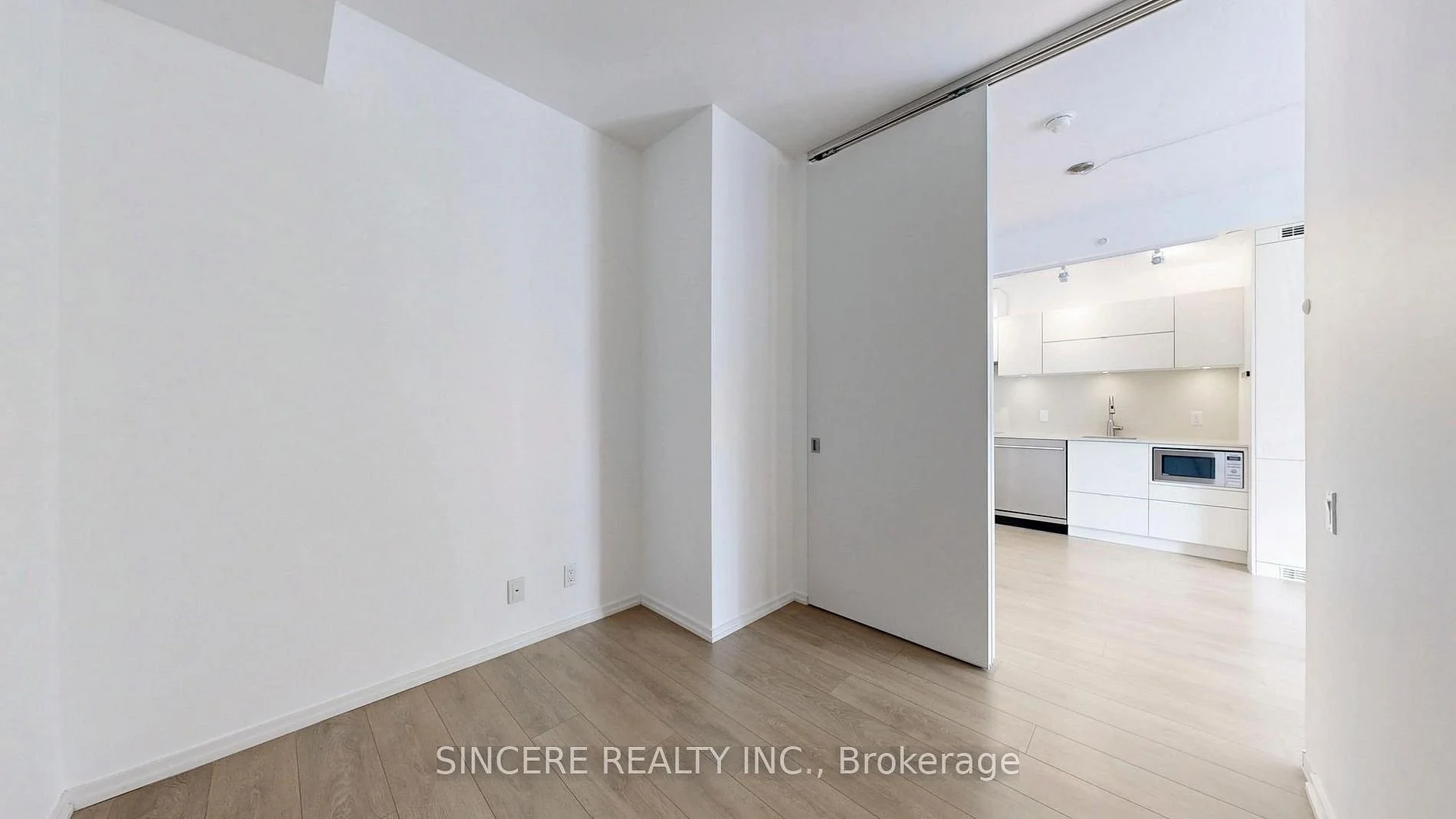 125 Peter St 1811 C12470307_17.jpg