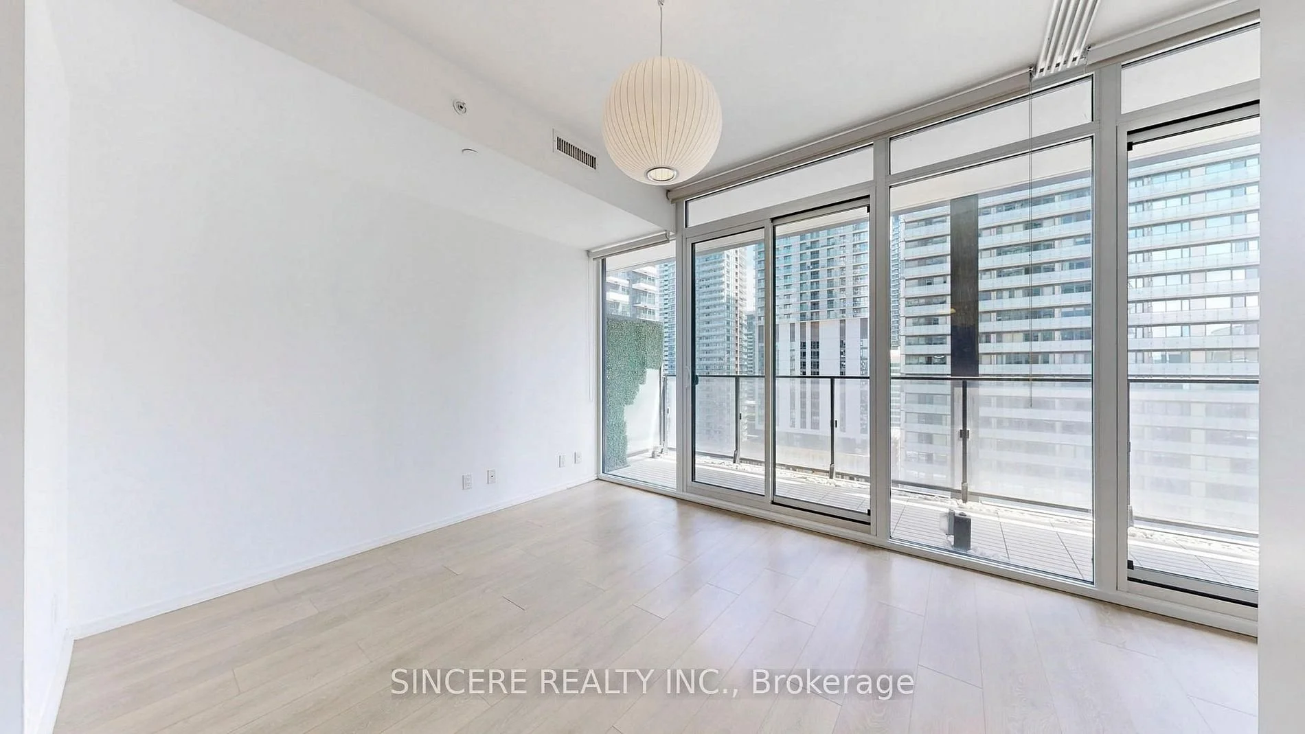 125 Peter St 1811 C12470307_6.jpg