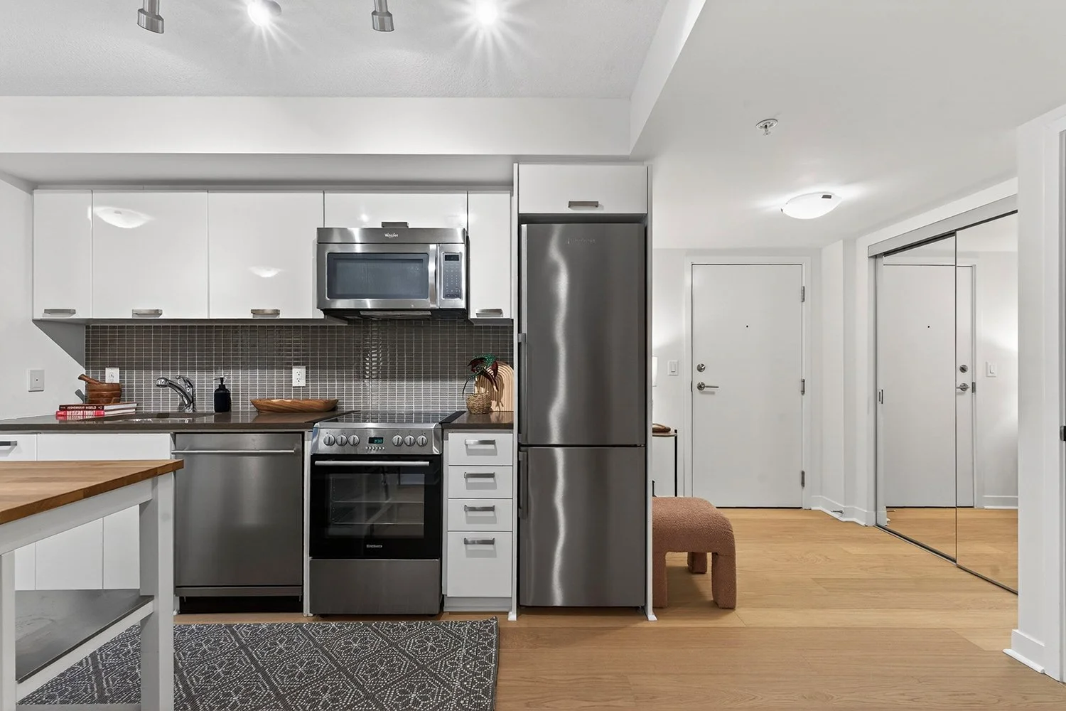 295_adelaide_street_west_306-03.jpg