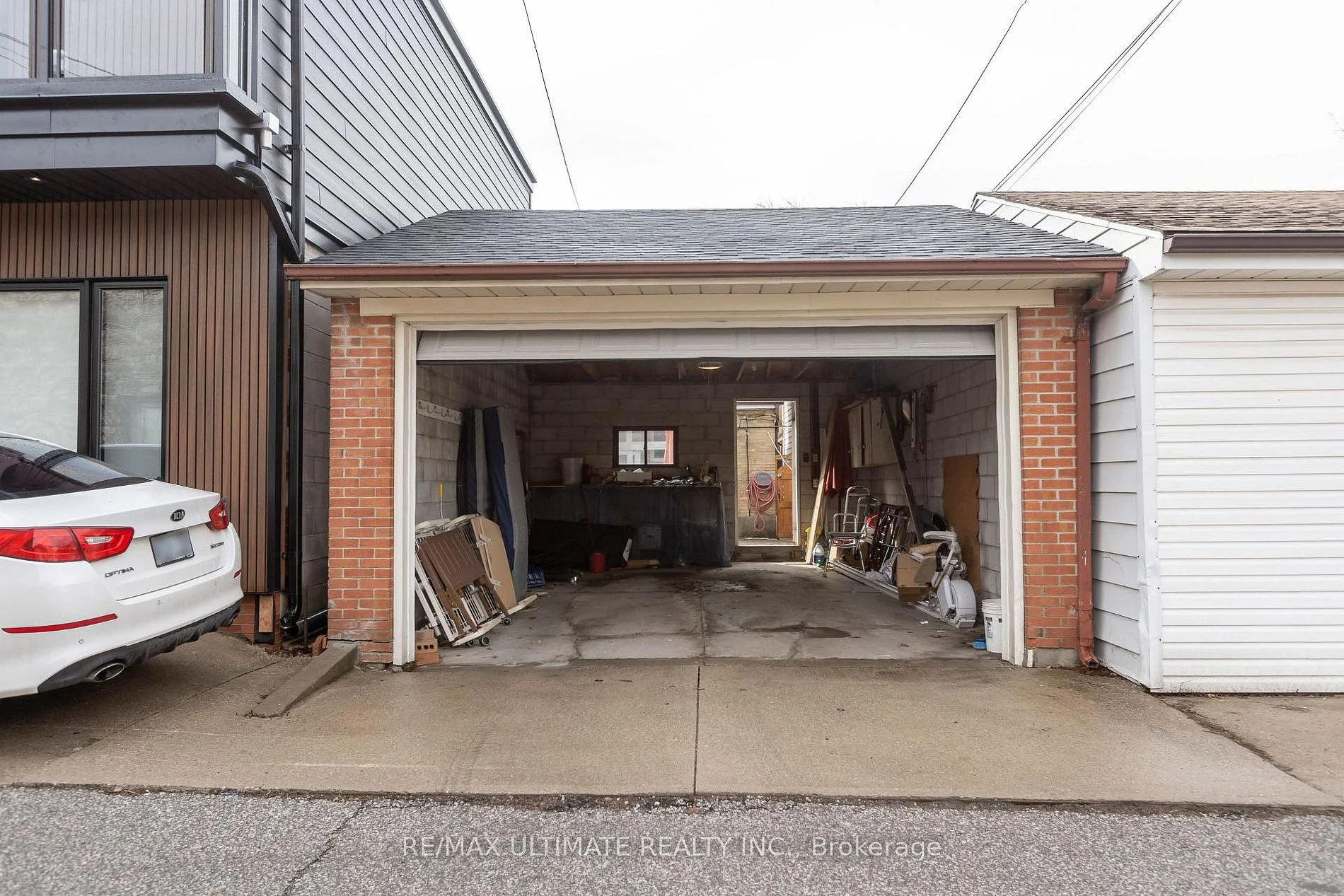 116 Ascot Ave W12945876_40.jpg