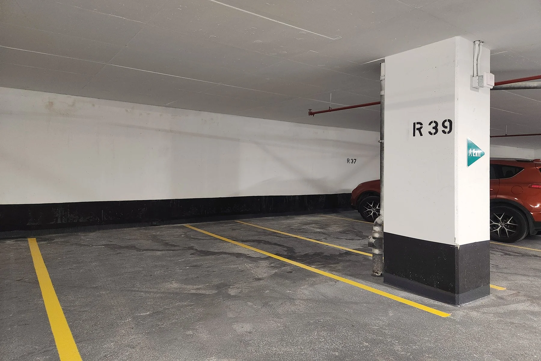 MLS23-2825Jane604-Parking.jpg
