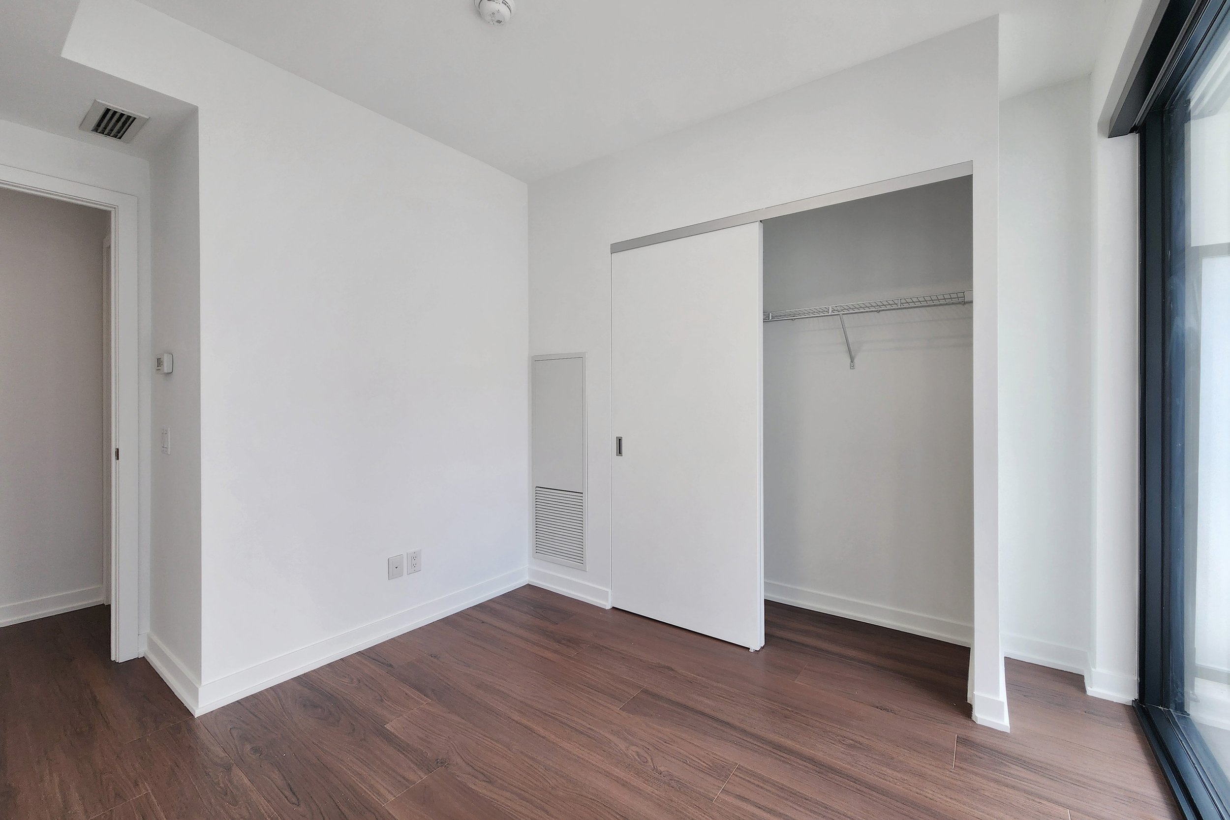 12 55 Ontario St 1208.jpg