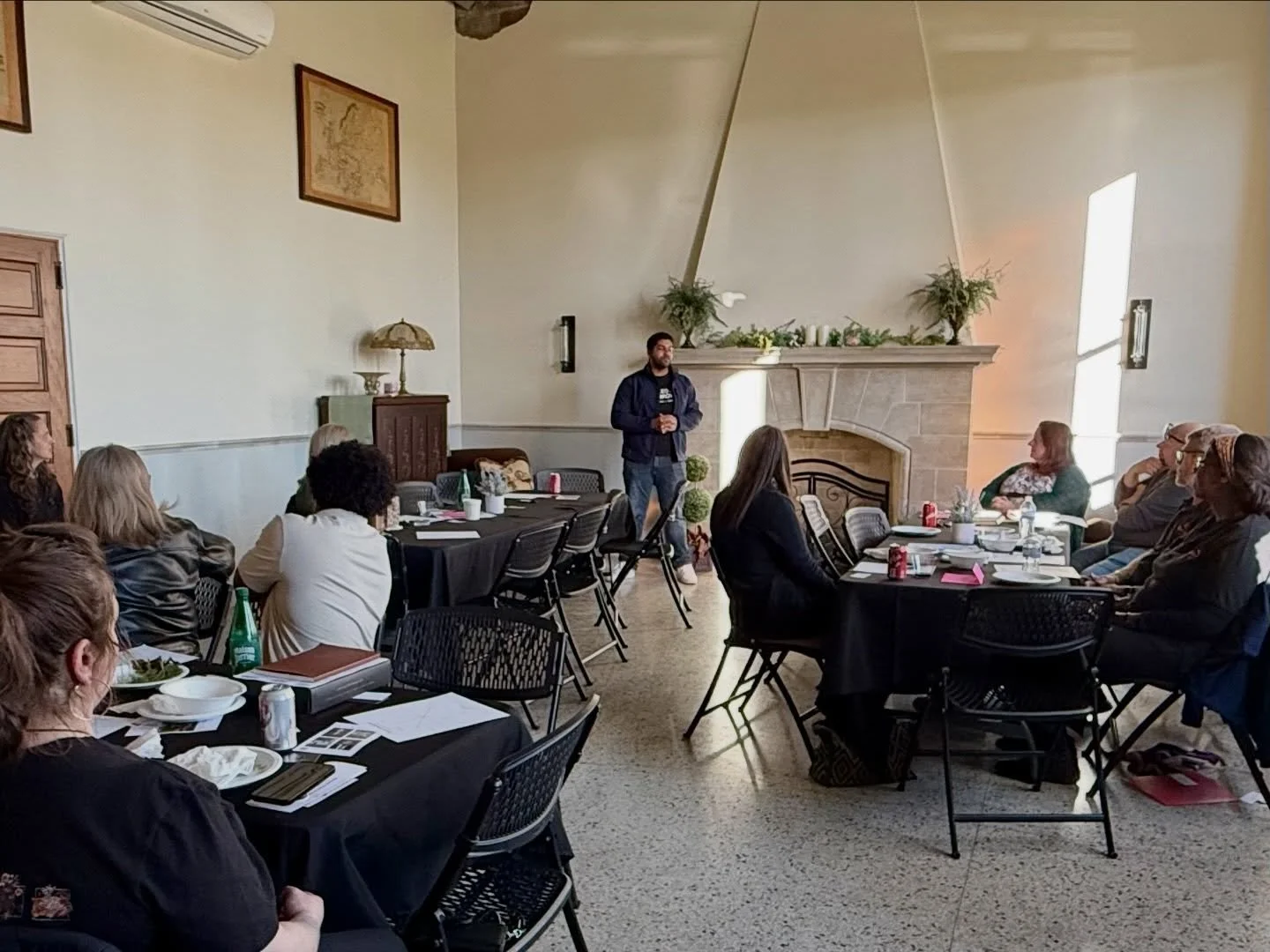 You know it&rsquo;s a good networking event when no one wants to leave at the end. Thank you to Annette Stone for catering, and our featured local businesses: @leojportraits and @thewildpeacery

There were great conversations and ideas for new partne