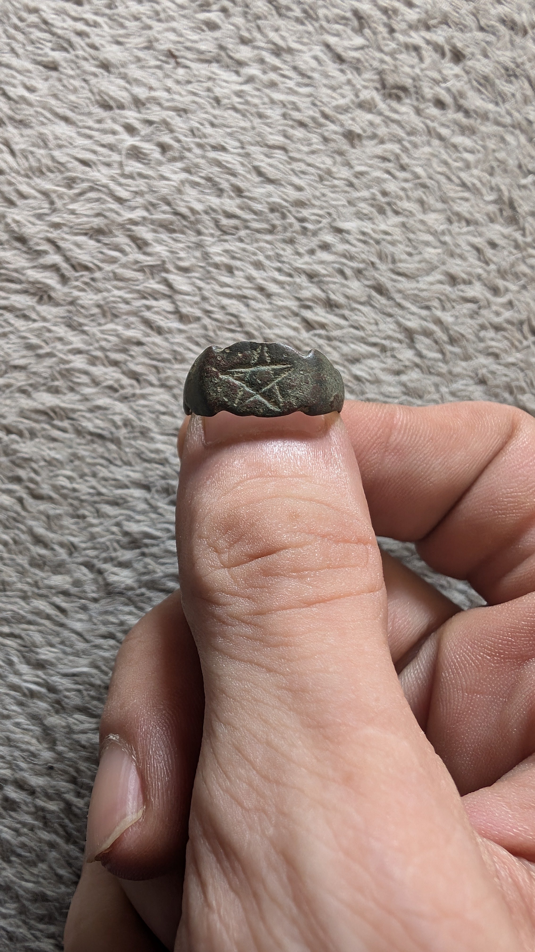 Bague pentagramme 11e-13e siecle