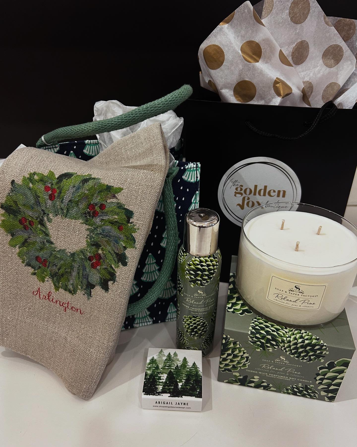 Sharing this home fragrance gift created by one of our customers - we love how everything coordinates. Stop by for all of your gift giving needs. Open til 6 @thecrossingclarendon. 

#shoplocal #shopsmall #shoparl #boutiqueshopping #clarendonva #great