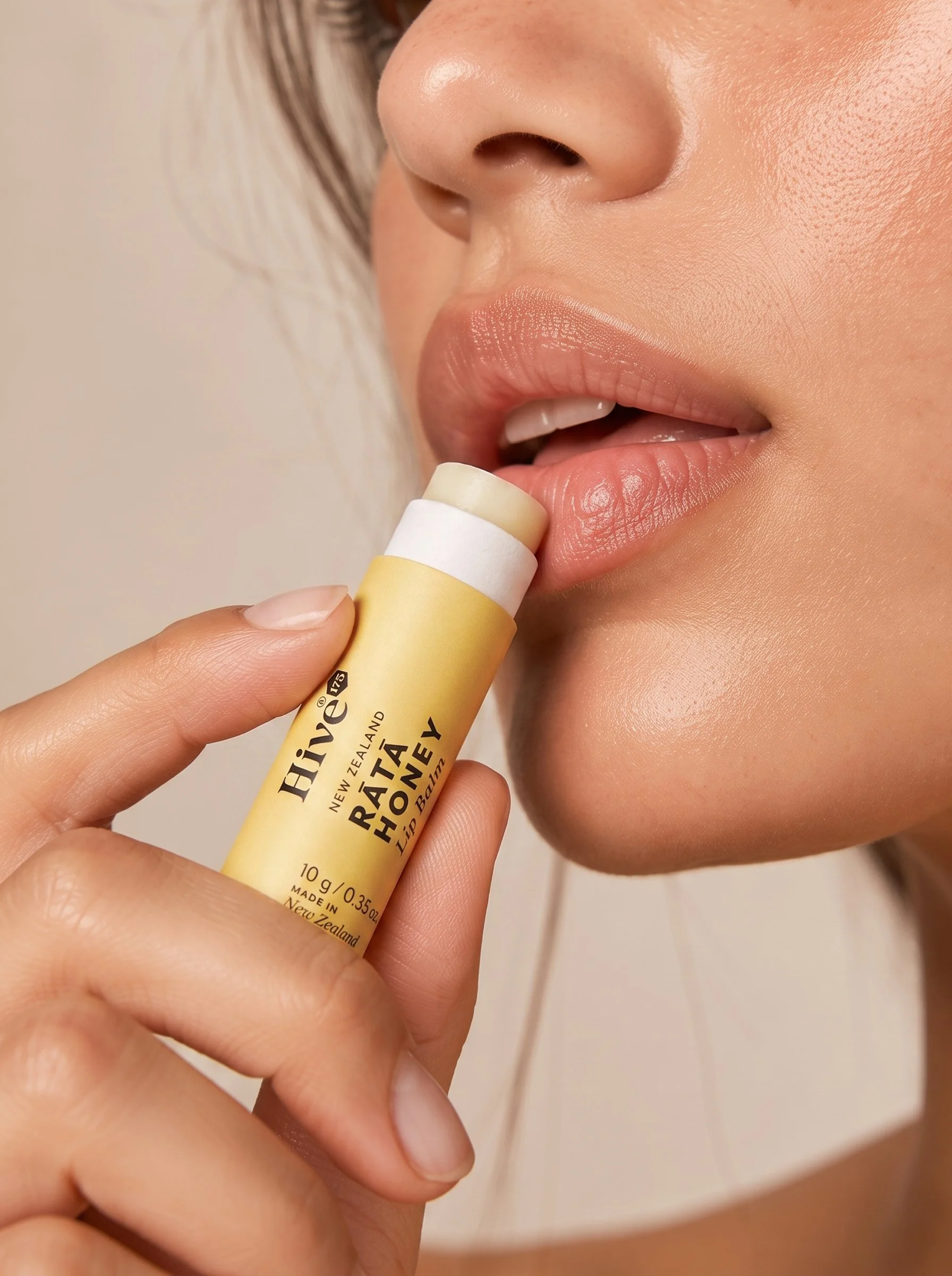 HIVE 175 LIPBALM RATA LIFESTYLE 2.jpg