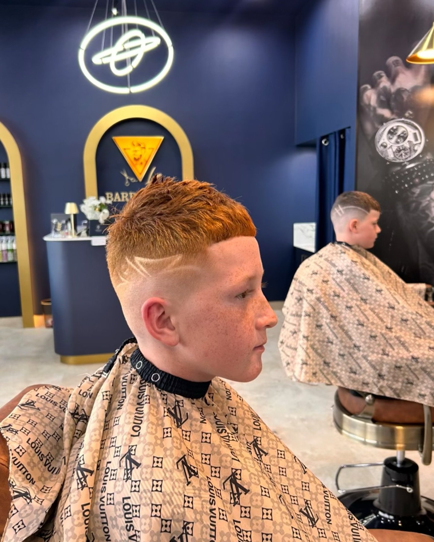 @barberlon_ artists at work! Transforming every cut into a masterpiece 🎨✂️