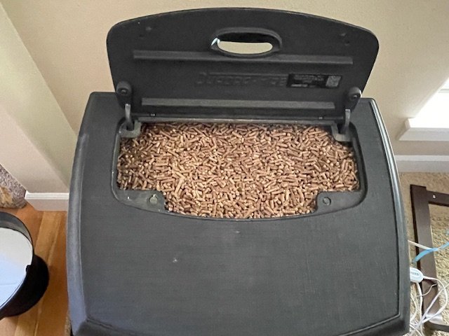 Pellet hopper