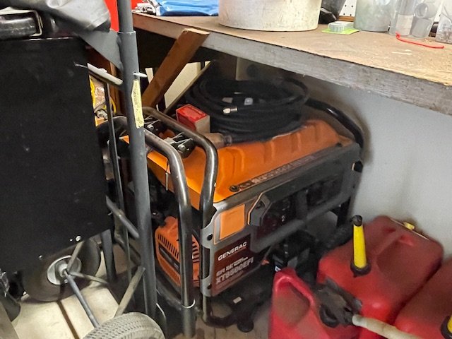 Generac generator 120 - 240 volt, 8500 watt gas only