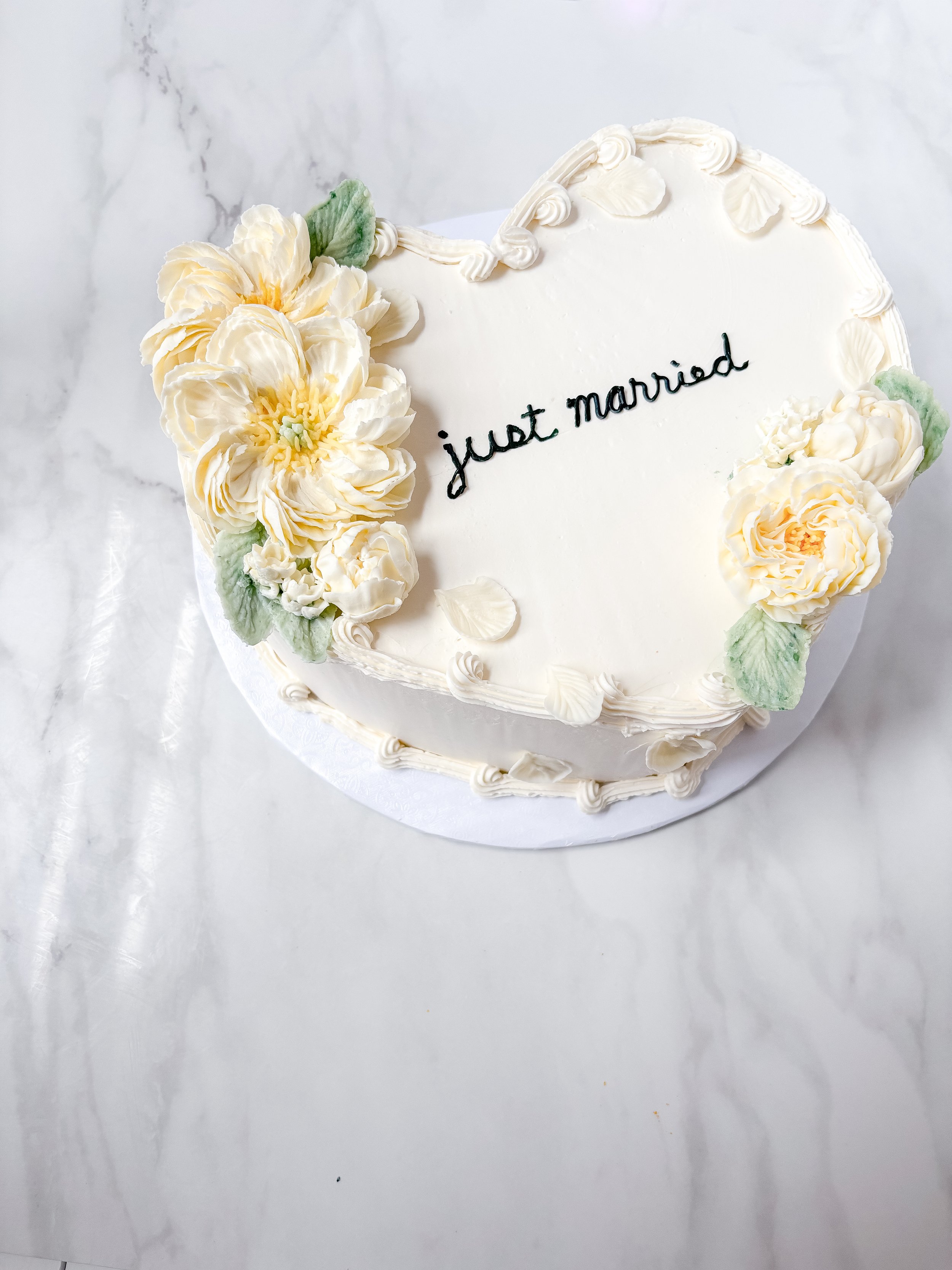 Small Scale, High Style: A Vintage Heart Cake for a Kimberton Inn Micro-Wedding
