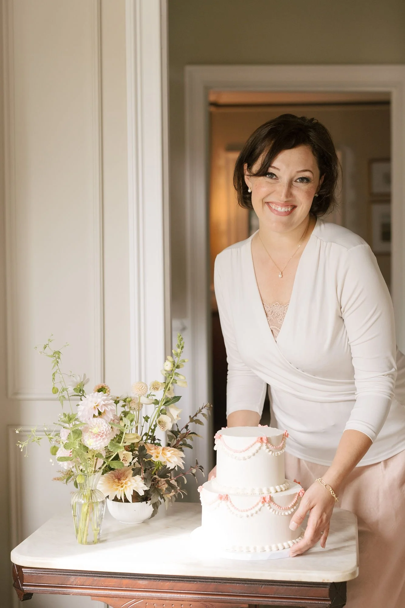 wedding cake designer holding elopement cake in philadelphia, PA