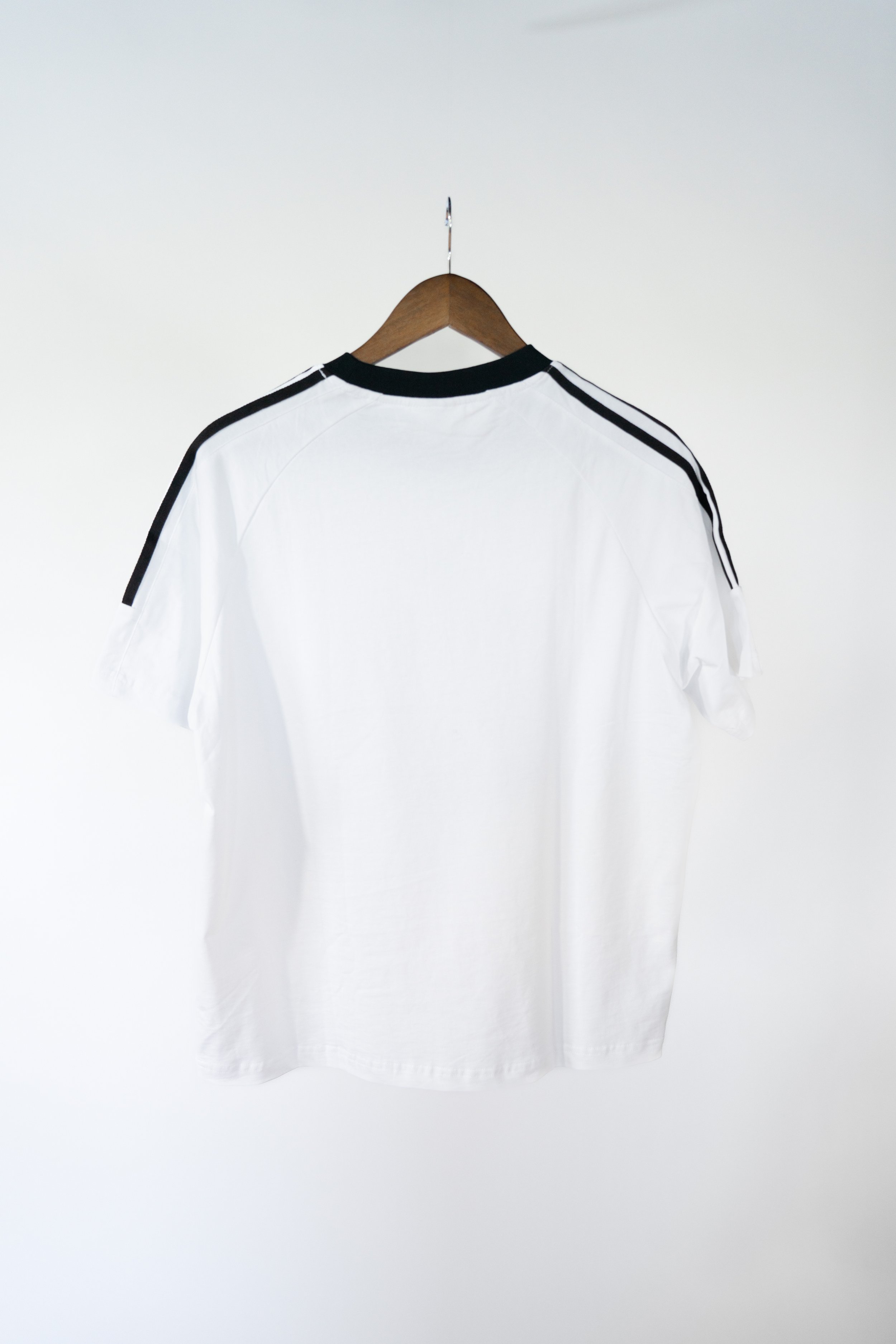 whitestripeback.jpg