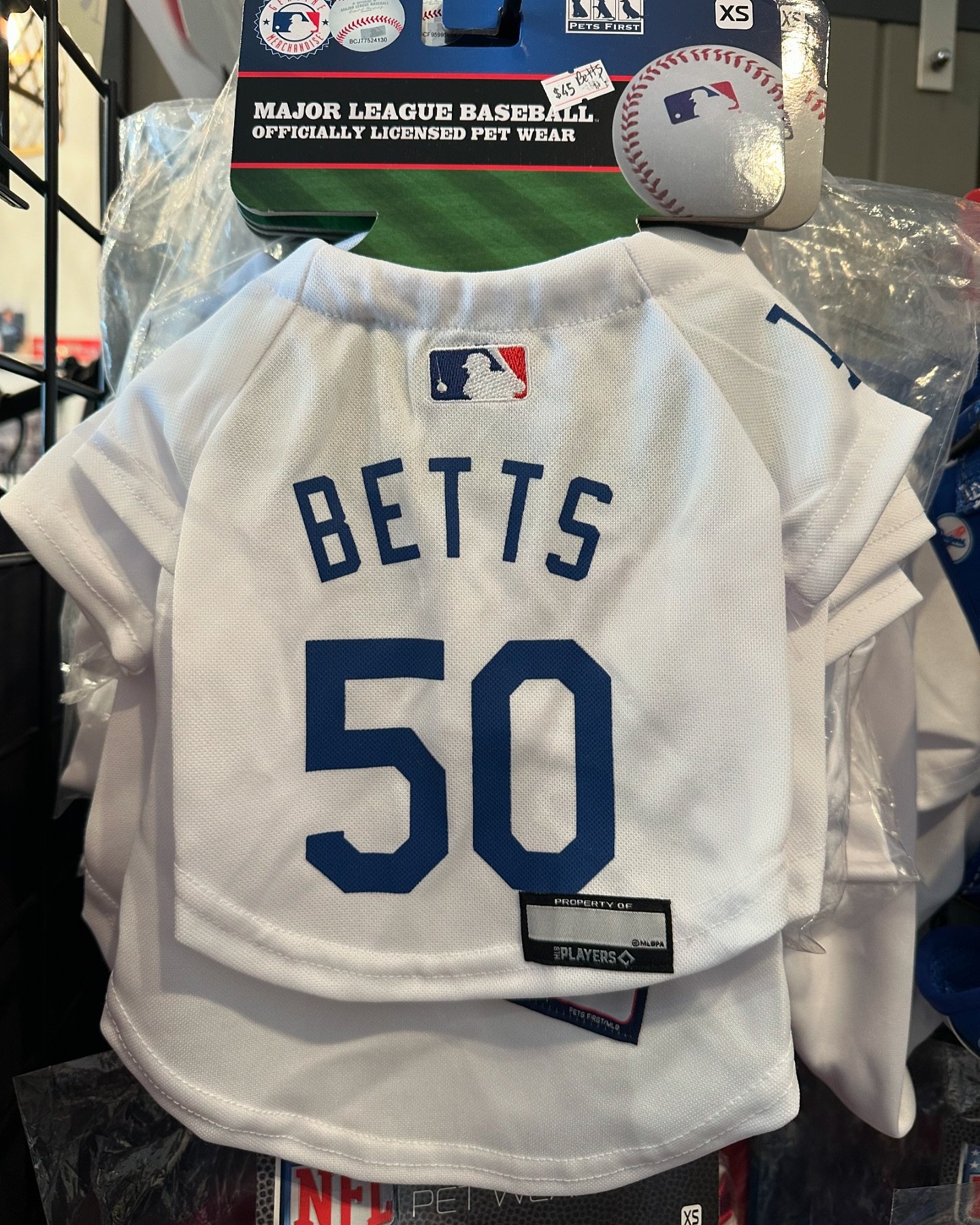 Doggie Dodgers jerseys ‼️
ONLY 1 XL OHTANI LEFT💙