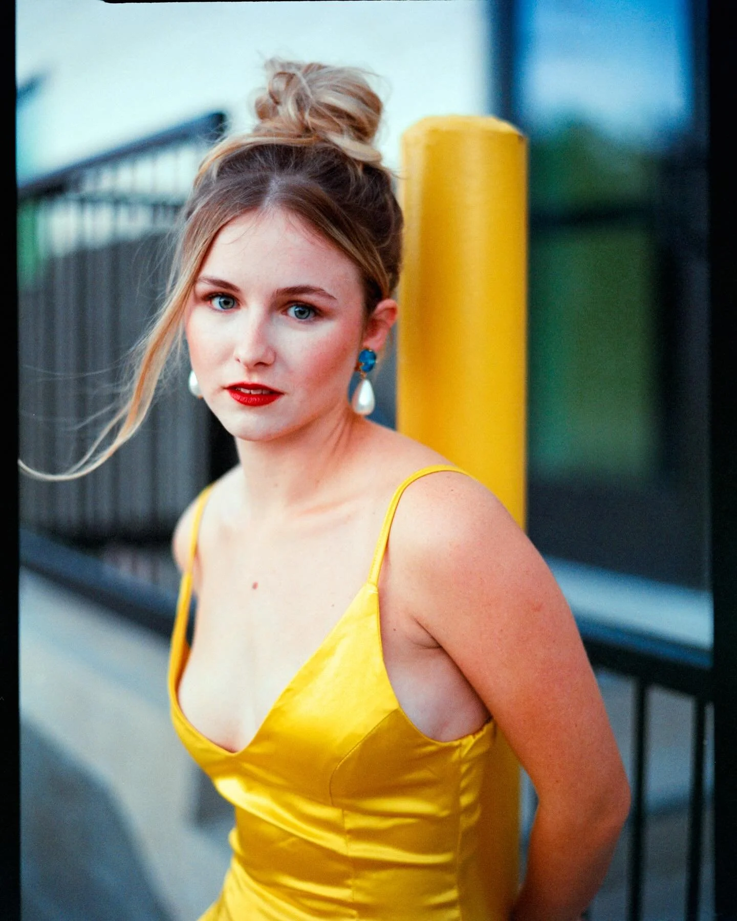 pop of color 🌞

📸: @taylordthegreat 
Hair, makeup, styling 💄: @la_monicaley