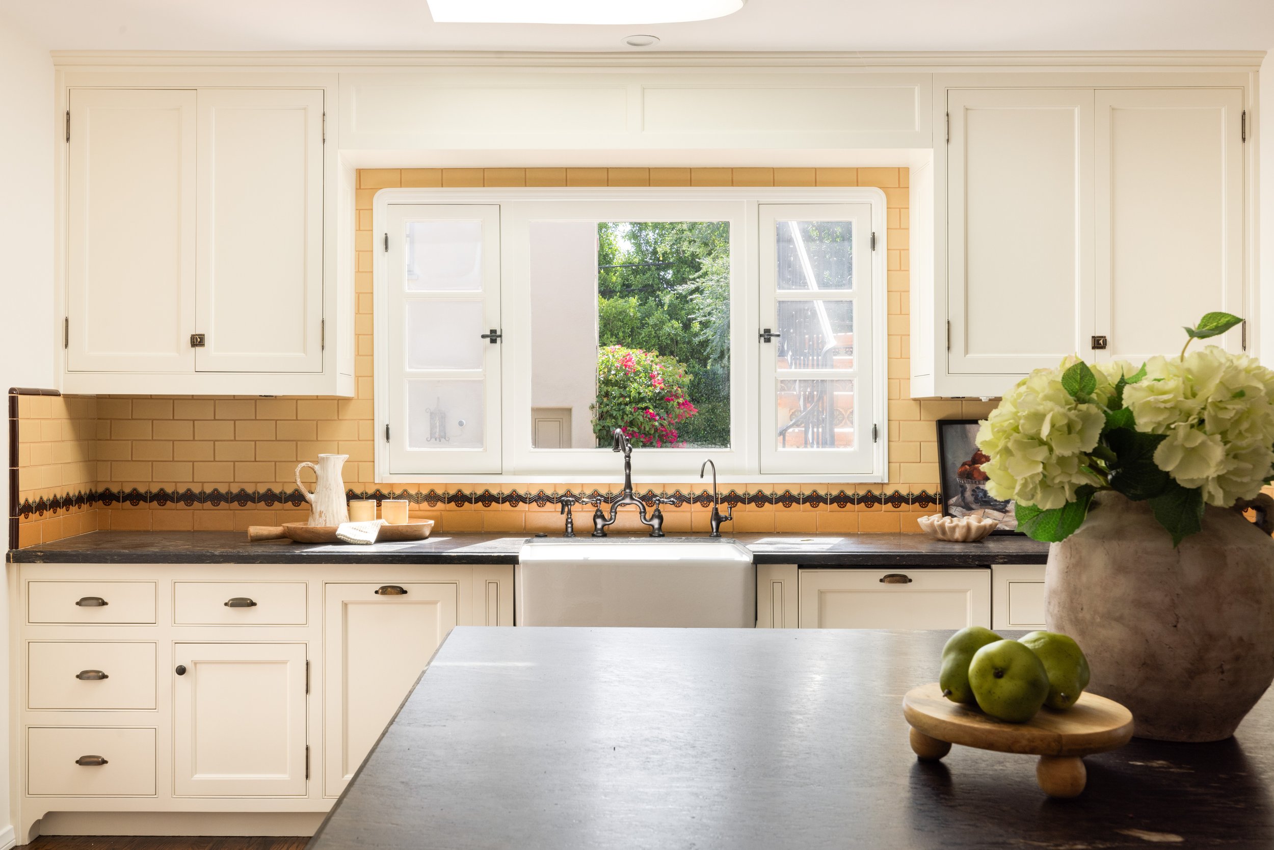 146 S. Martel MLS - virtuallyherestudios.com-5.jpg